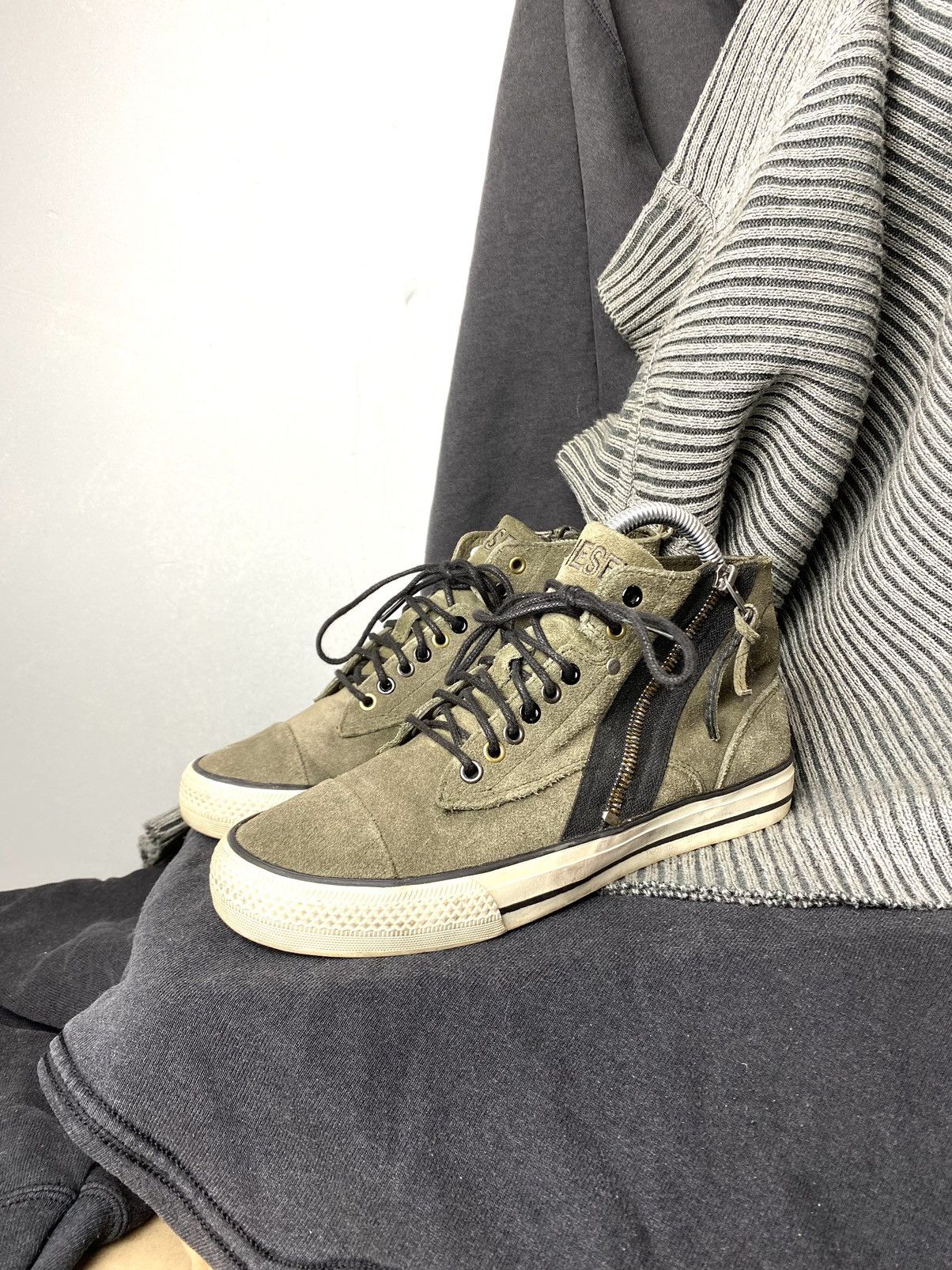 Diesel Vintage Diesel High Top Design Suede Sneakers Size US 7.5 / IT 37.5 - 1 Thumbnail