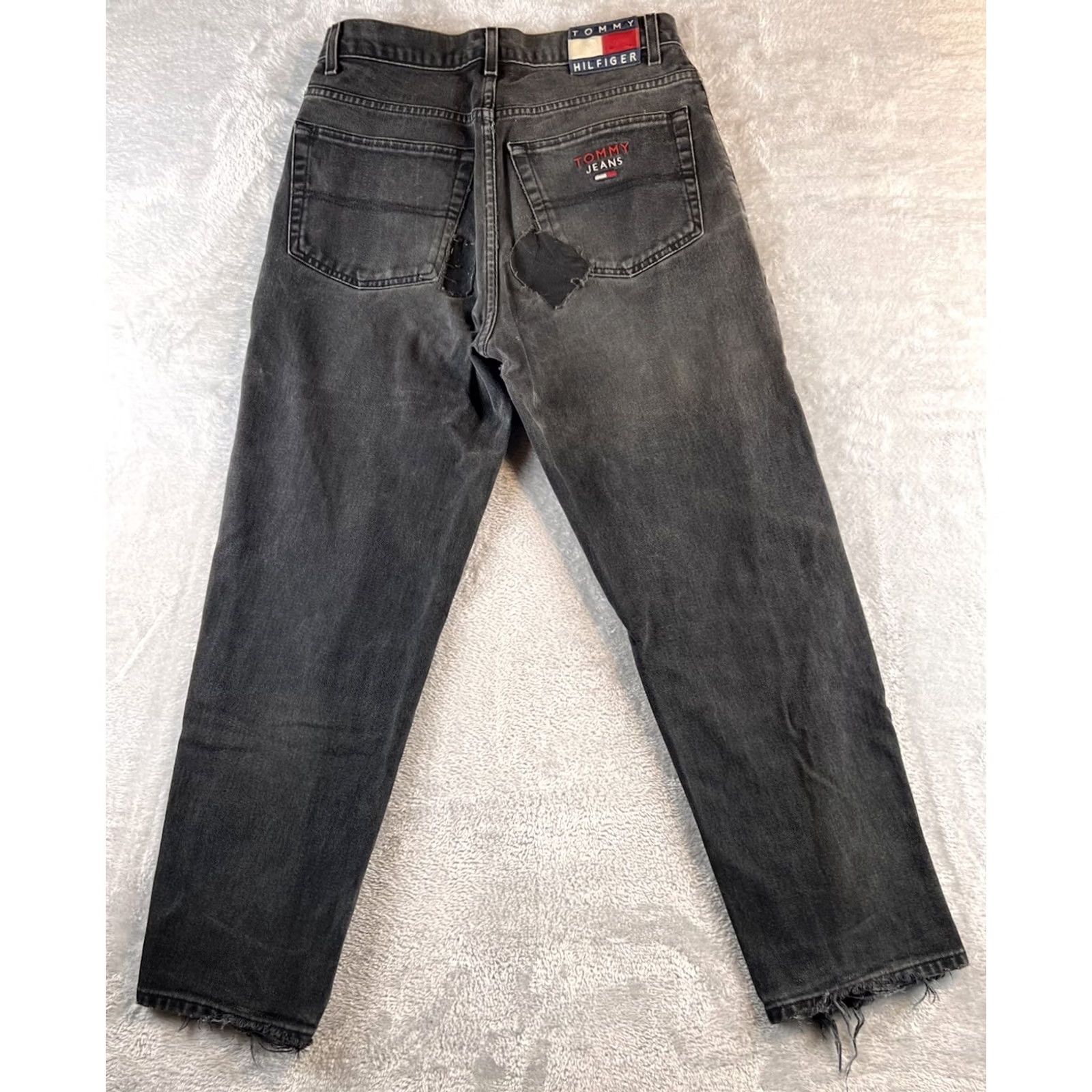Tommy Hilfiger VINTAGE Tommy Hilfiger Jeans Mens 32x30 Black Distressed Patch 90s 5-Pocket Straight(Size 32) Size US 32 / EU 48 - 2 Thumbnail