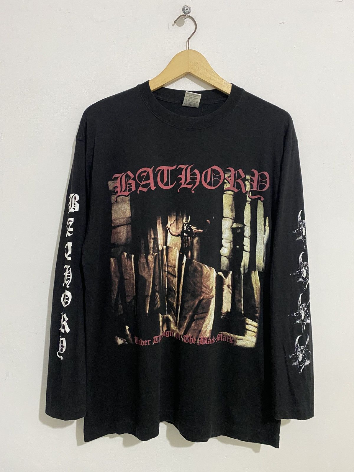 Band Tees 💸BINDINGOFFER💸Vtg Bathory Under The Sign of The Black Mark Size US M / EU 48-50 / 2 - 1 Thumbnail