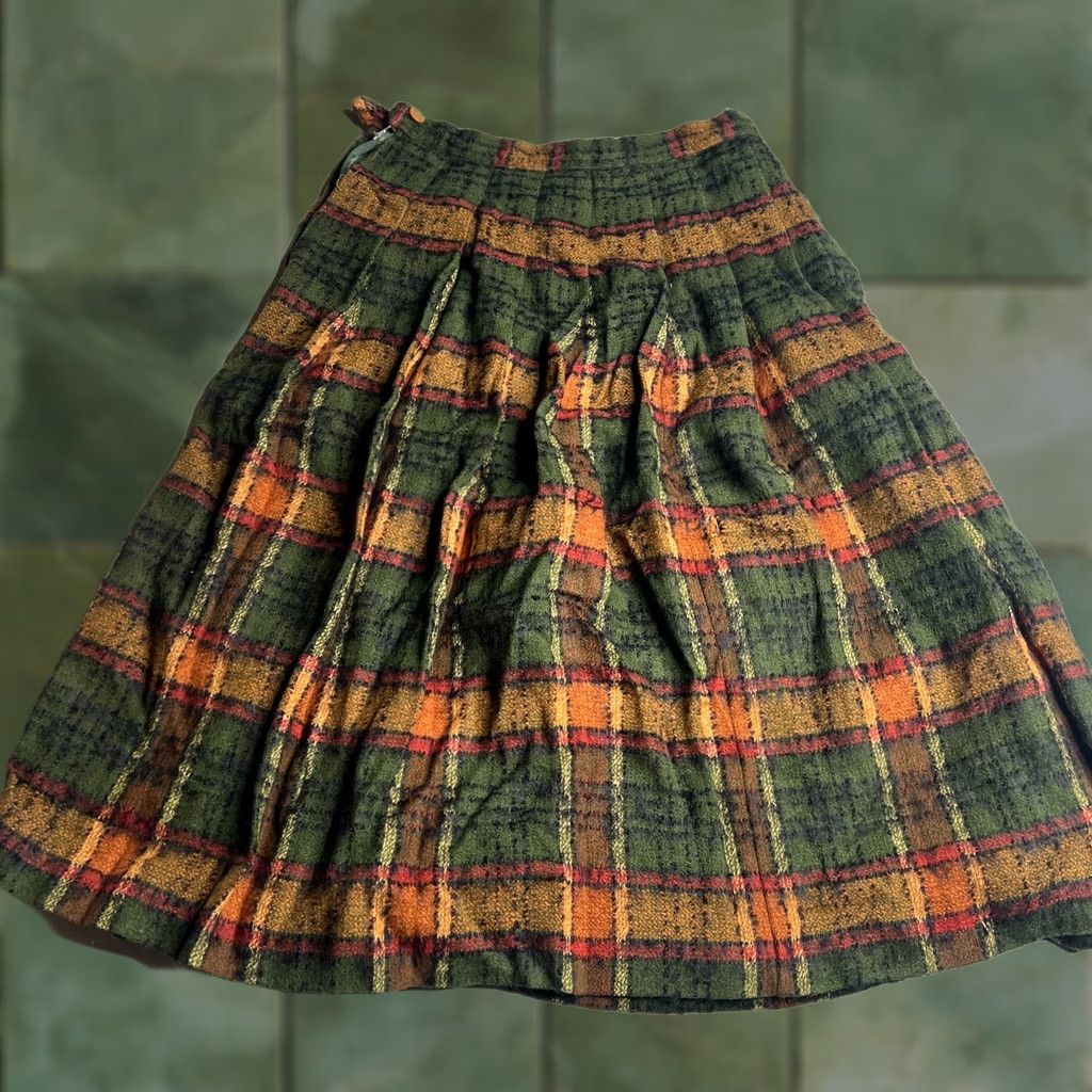 Vintage VINTAGE 1940s Wool Plaid Skirt UNIONMADE ACWA Falcon Zipper USA Wool Pattern Plaid Skirt AS-IS Women/Men? Size 28" / US 6 / IT 42 - 1 Thumbnail