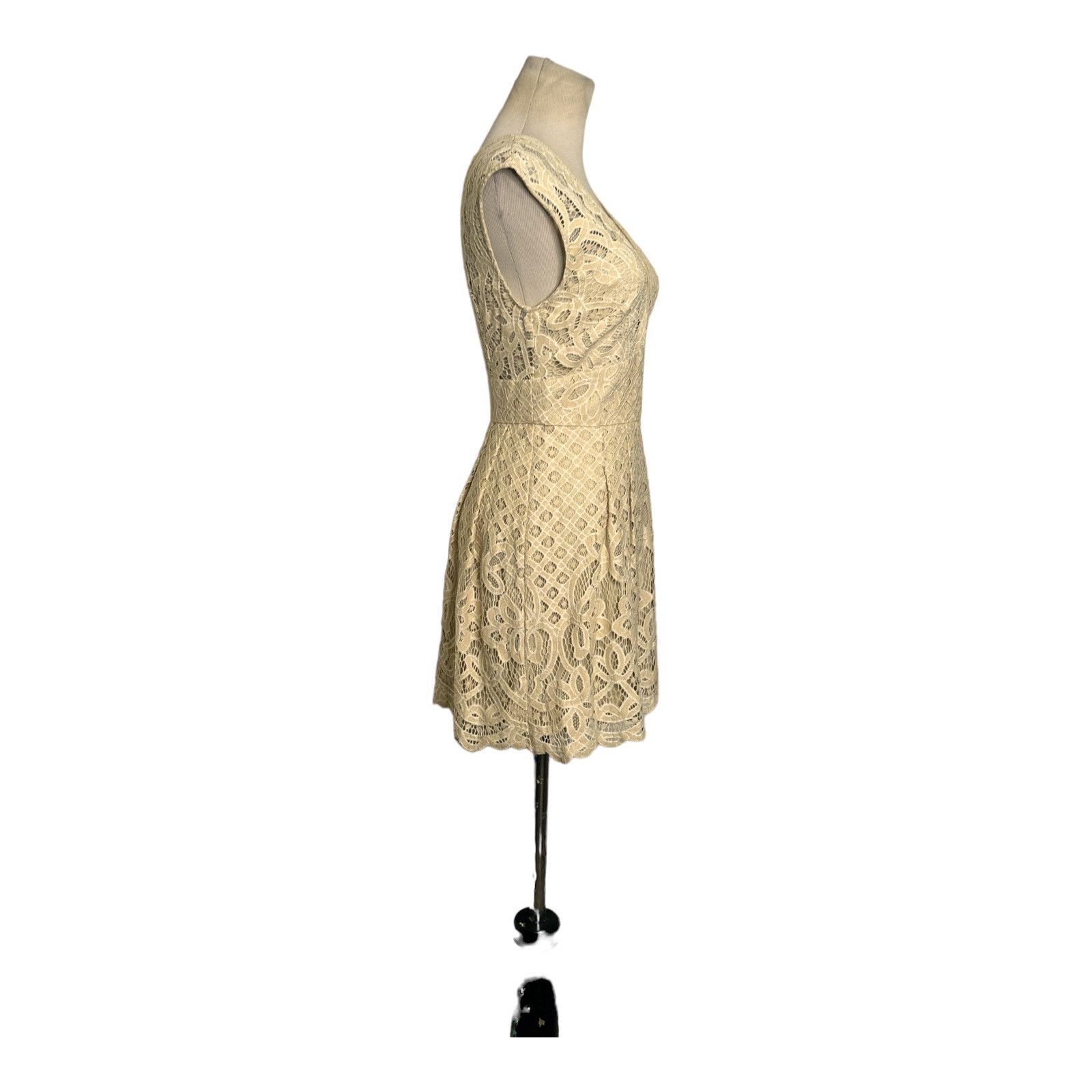 Free People Free People Beige Lace One Million lovers Mini Dress Size 0 Size XS / US 0-2 / IT 36-38 - 9 Thumbnail