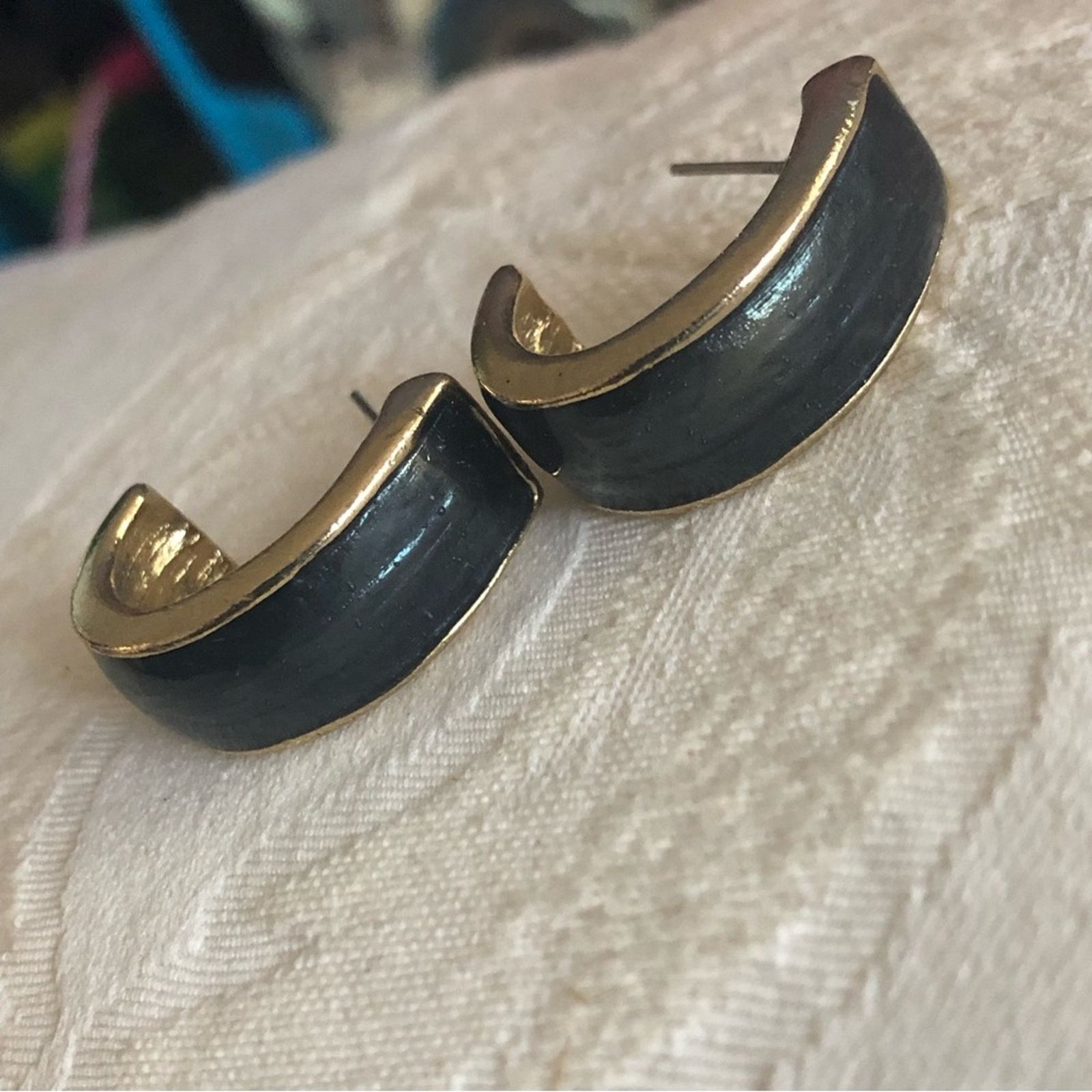 Vintage Vintage emerald metallic enamel hoop pierced earrings Size ONE SIZE - 3 Thumbnail