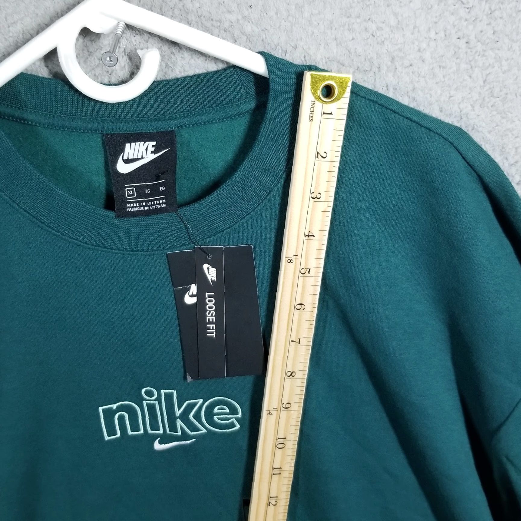 Nike Nike Sweatshirt Women XL Green Center Swoosh Crewneck Pullover NWT Size XL / US 12-14 / IT 48-50 - 4 Thumbnail