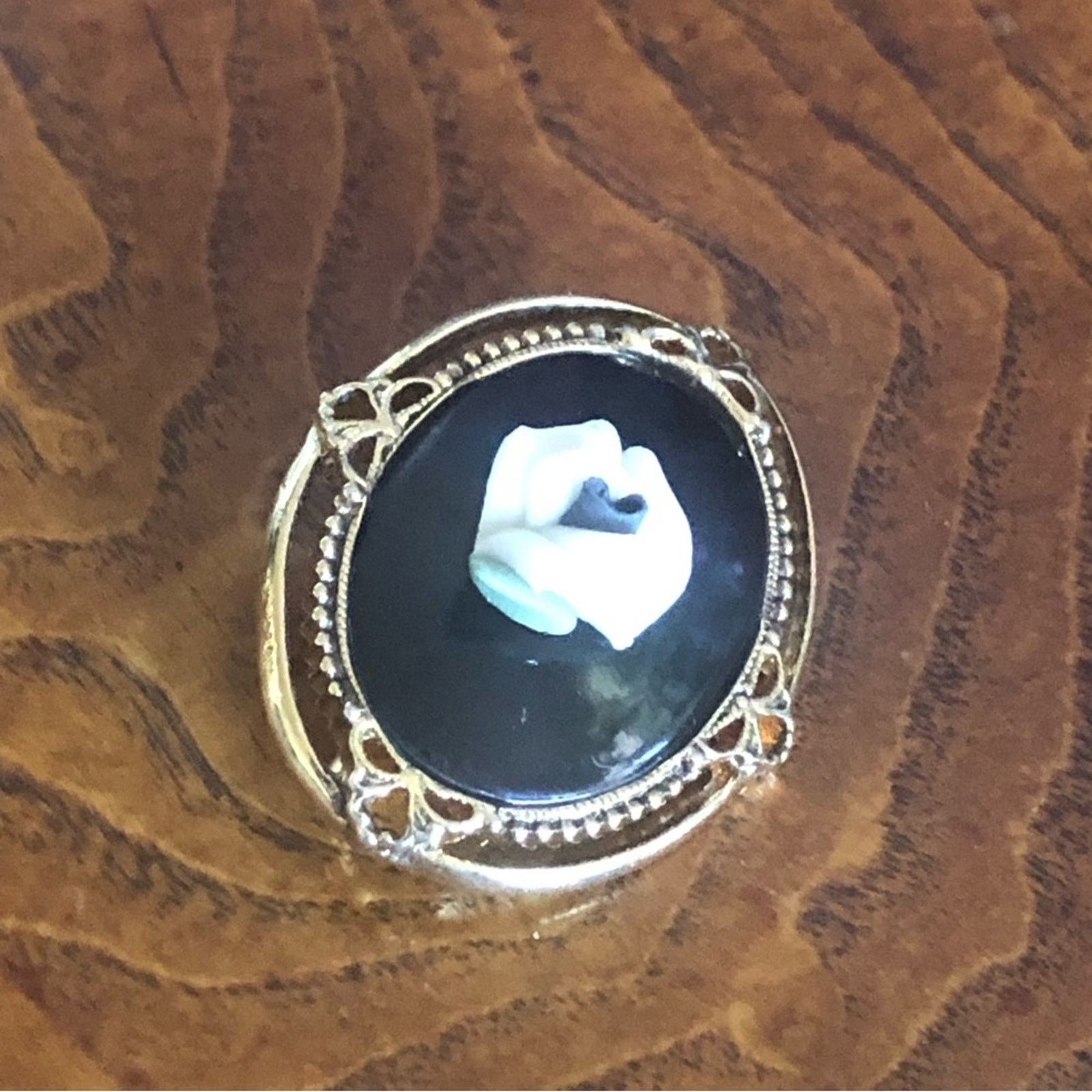 Vintage Vintage black agate porcelain rose brooch pin Size ONE SIZE - 5 Thumbnail