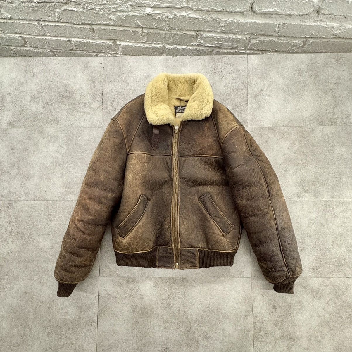 Schott Schott B-6 Sheepskin Flight Jacket – Made in USA (L) Size US L / EU 52-54 / 3 - 1 Thumbnail