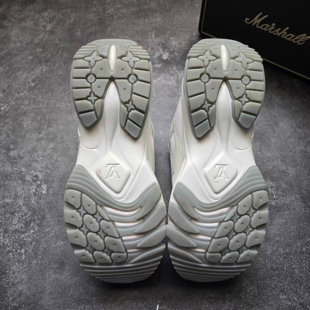 Louis Vuitton LV RUN55 white running shoe 38 Size US 7 / IT 37 - 7 Thumbnail
