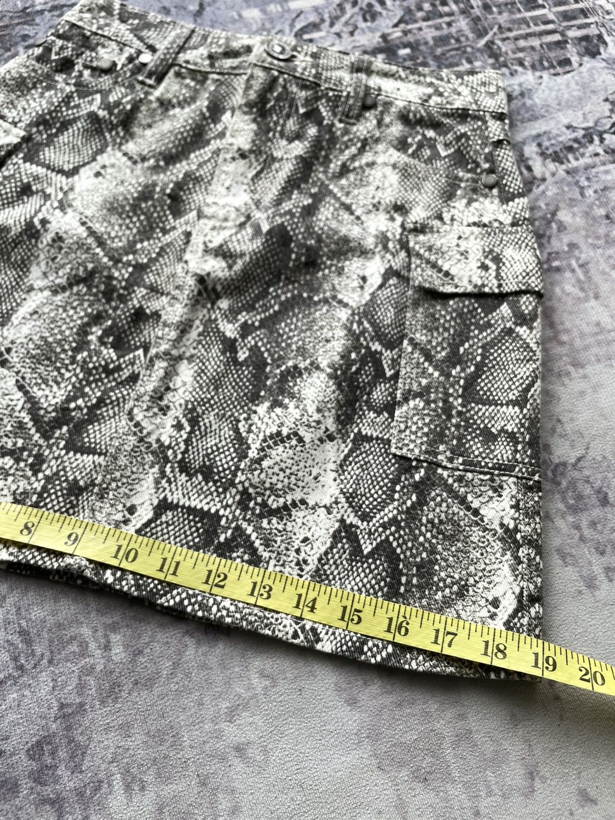 Japanese Brand Sureve Snake Skin Design Mini Pocket Skirt Size 26" / US 2 / IT 38 - 11 Thumbnail