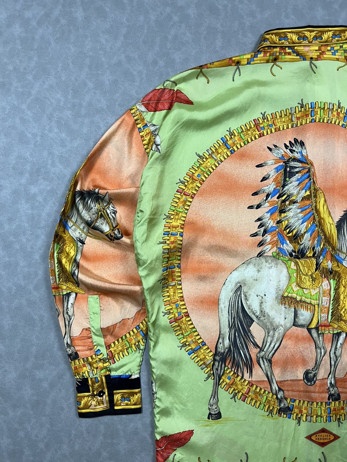 Versace 90s Gianni versace NATIVE AMERICAN silk Size US L / EU 52-54 / 3 - 10 Thumbnail