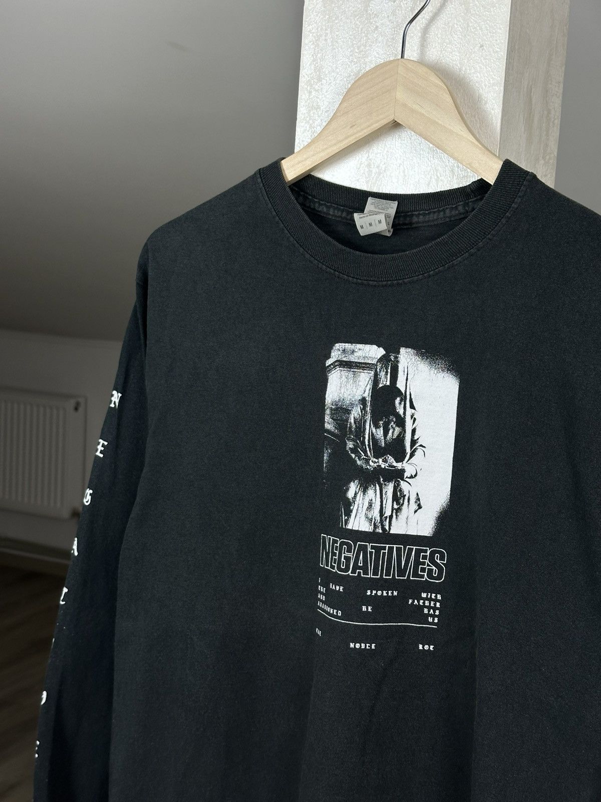 Band Tees NEGATIVES Rock Band T-Shirt Y2K Size US M / EU 48-50 / 2 - 4 Thumbnail