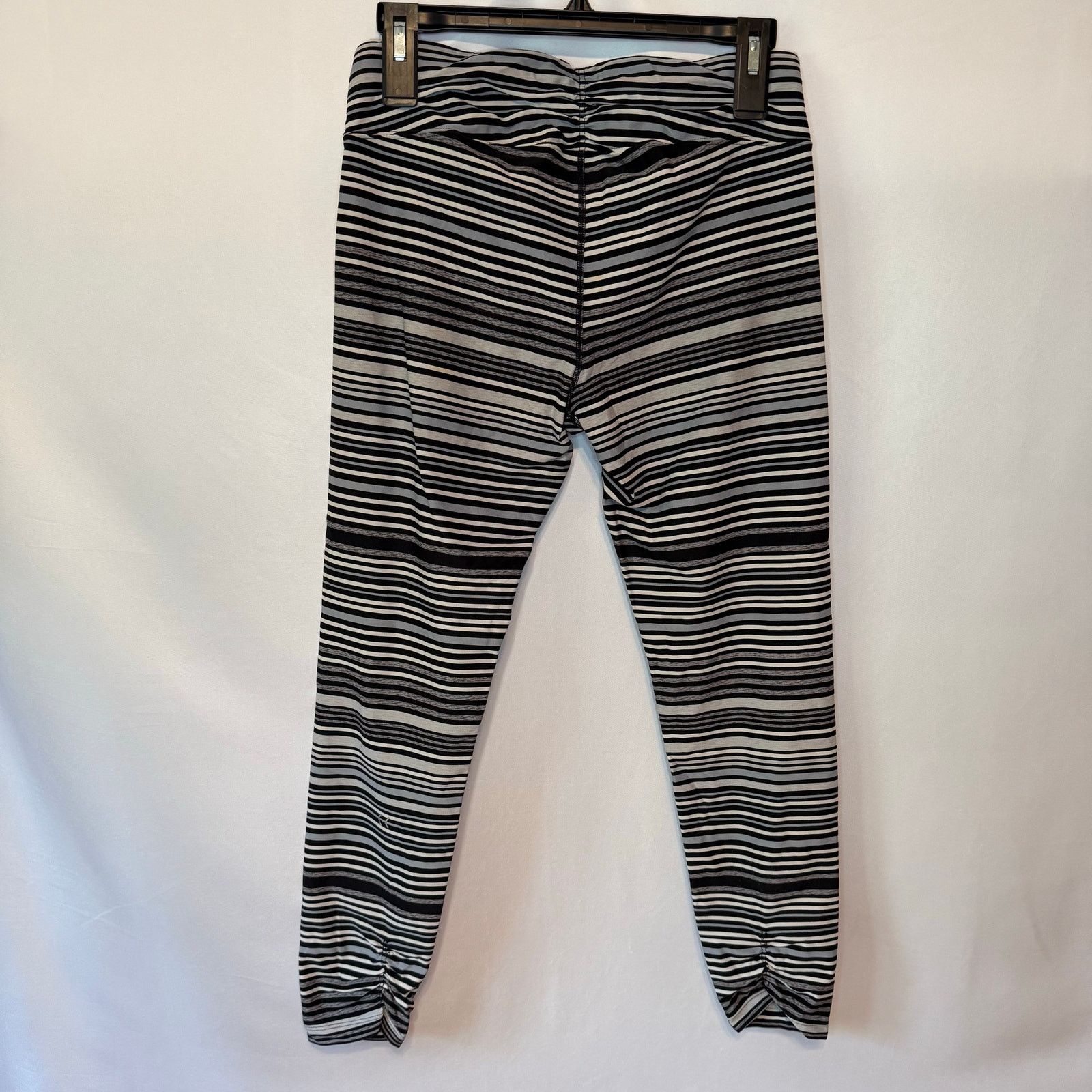 Calvin Klein Calvin Klein Striped Leggings M Womens Athletic Ankle Ruched Size 30" / US 8 / IT 44 - 5 Thumbnail