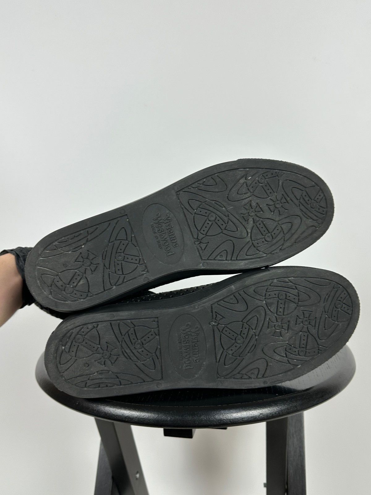 Vivienne Westwood Vivienne Westwood Orb Logo Low Top Sneakers Size US 7 / EU 40 - 20 Thumbnail