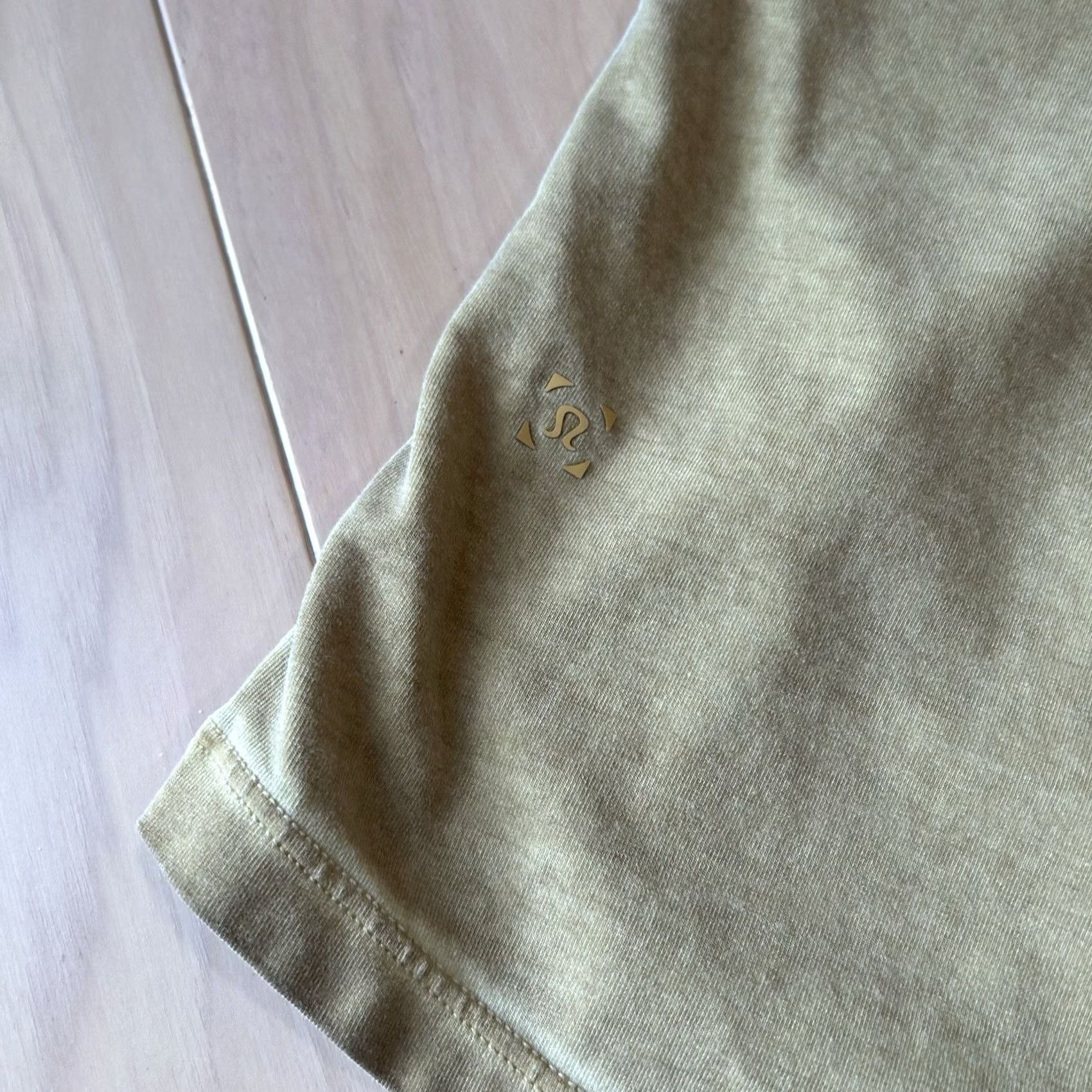 Lululemon Lululemon Ashta Shirt Short Sleeve Men’s Small T-Shirt, Yellowish, Athletic, Logo, Performance Top, Yoga Running Gym Training, All Seasons Size US S / EU 44-46 / 1 - 5 Thumbnail