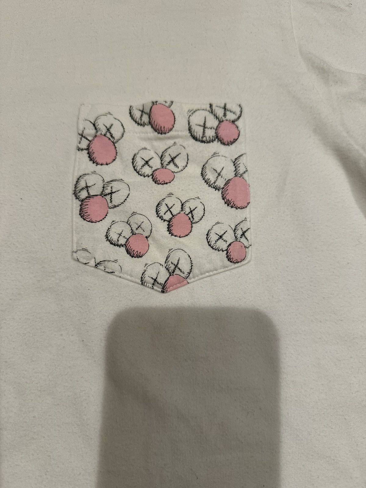 Kaws Kaws Uniqlo BFF Pocket Tee White Size Medium Size US M / EU 48-50 / 2 - 3 Thumbnail