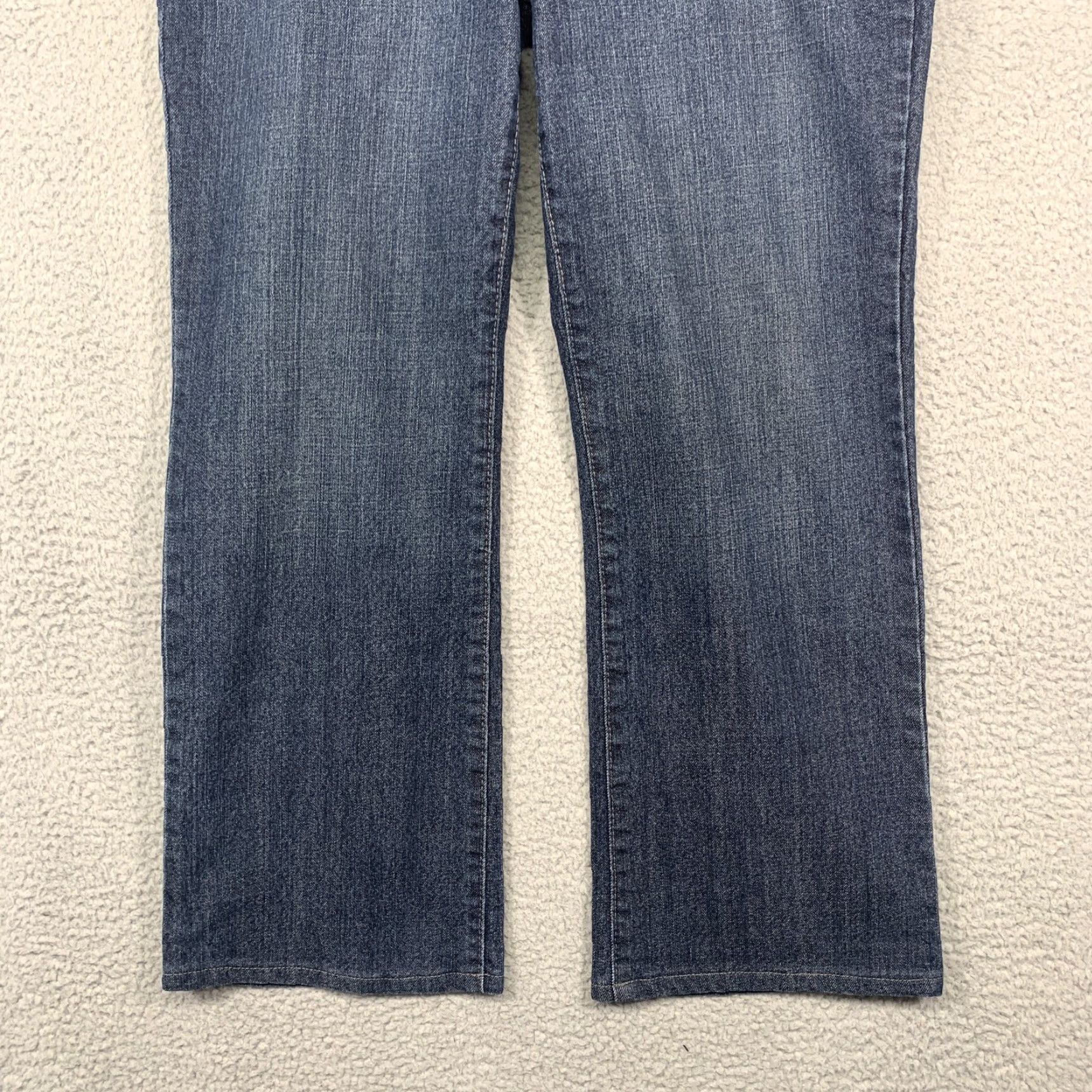 Area Covington Petite Jeans Womens 14P Blue Straight 36x26.5 5-Pocket Rear Flap Pockets Size 36" / US 14 / IT 50 - 3 Thumbnail