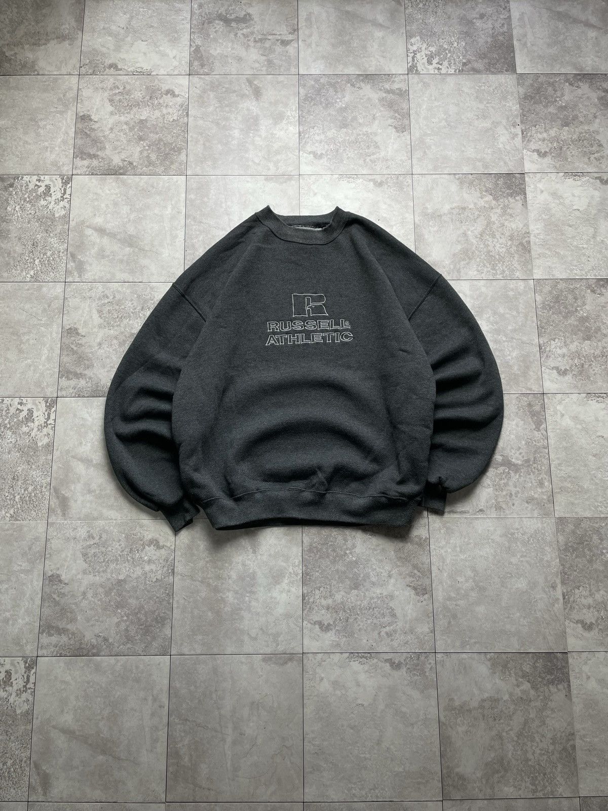 Russell Athletic Vintage Russel Athletic Embroidered Center Logo Sweatshirt Size US XXL / EU 58 / 5 - 1 Thumbnail