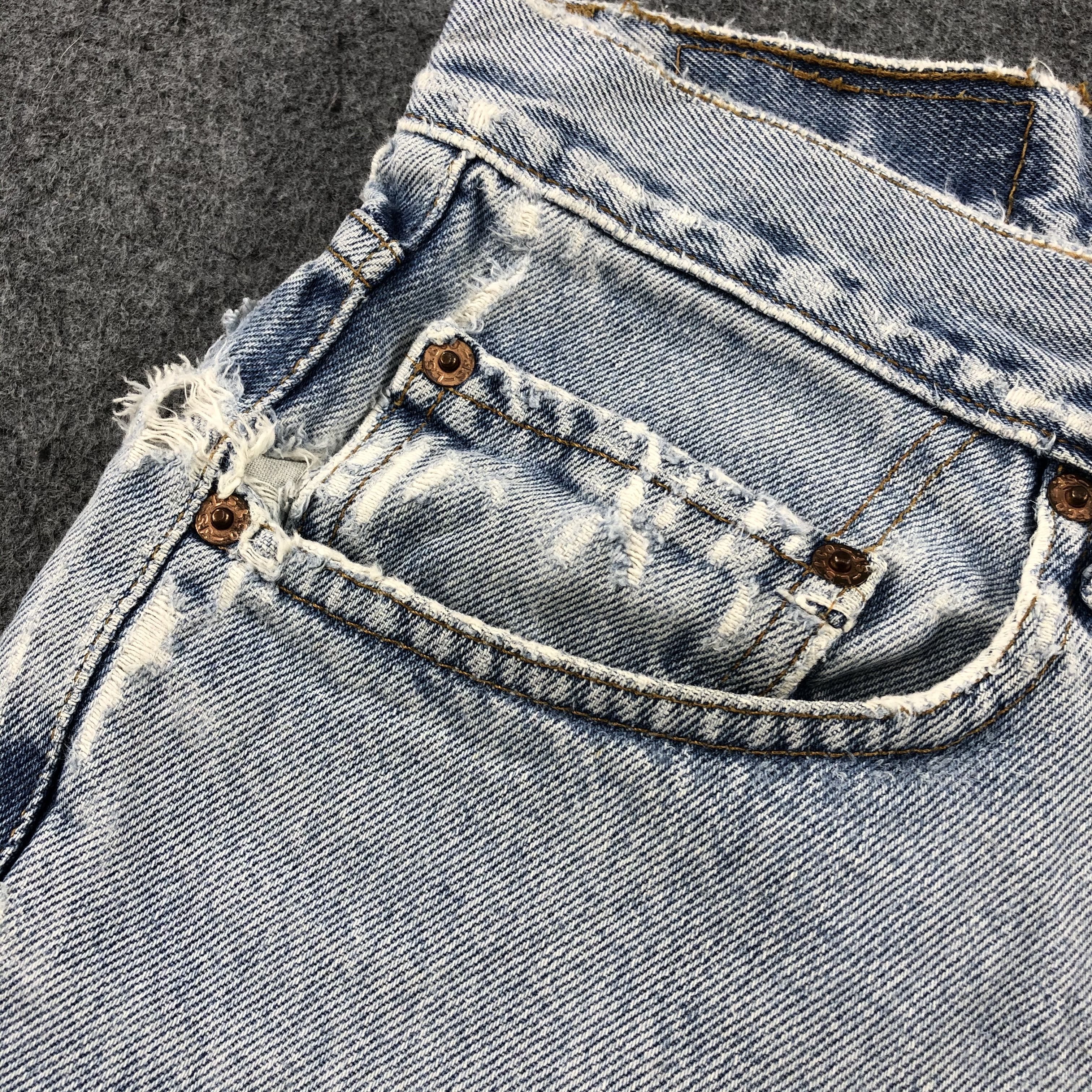 Levi's Vintage 90s Light Wash Levis 550 Jeans-J1622 Size US 33 - 12 Thumbnail