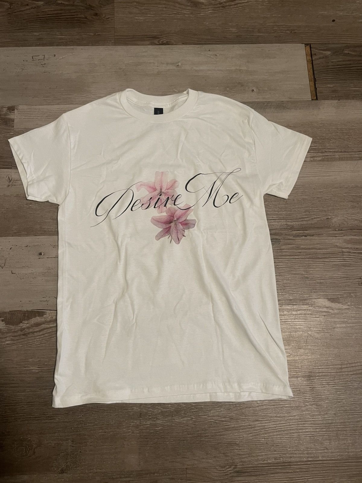 Homemade White tee flower design Size US S / EU 44-46 / 1 - 1 Thumbnail