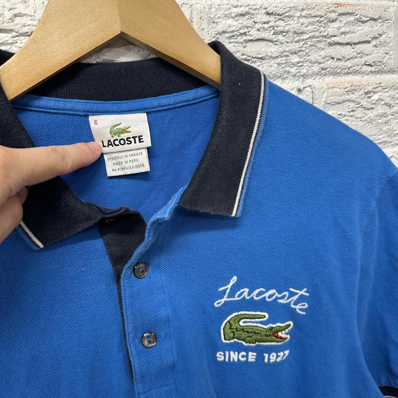 Lacoste Rare Lacoste Big Logo Blue Collared Shirt Size 6 / XL Size US XL / EU 56 / 4 - 4 Thumbnail