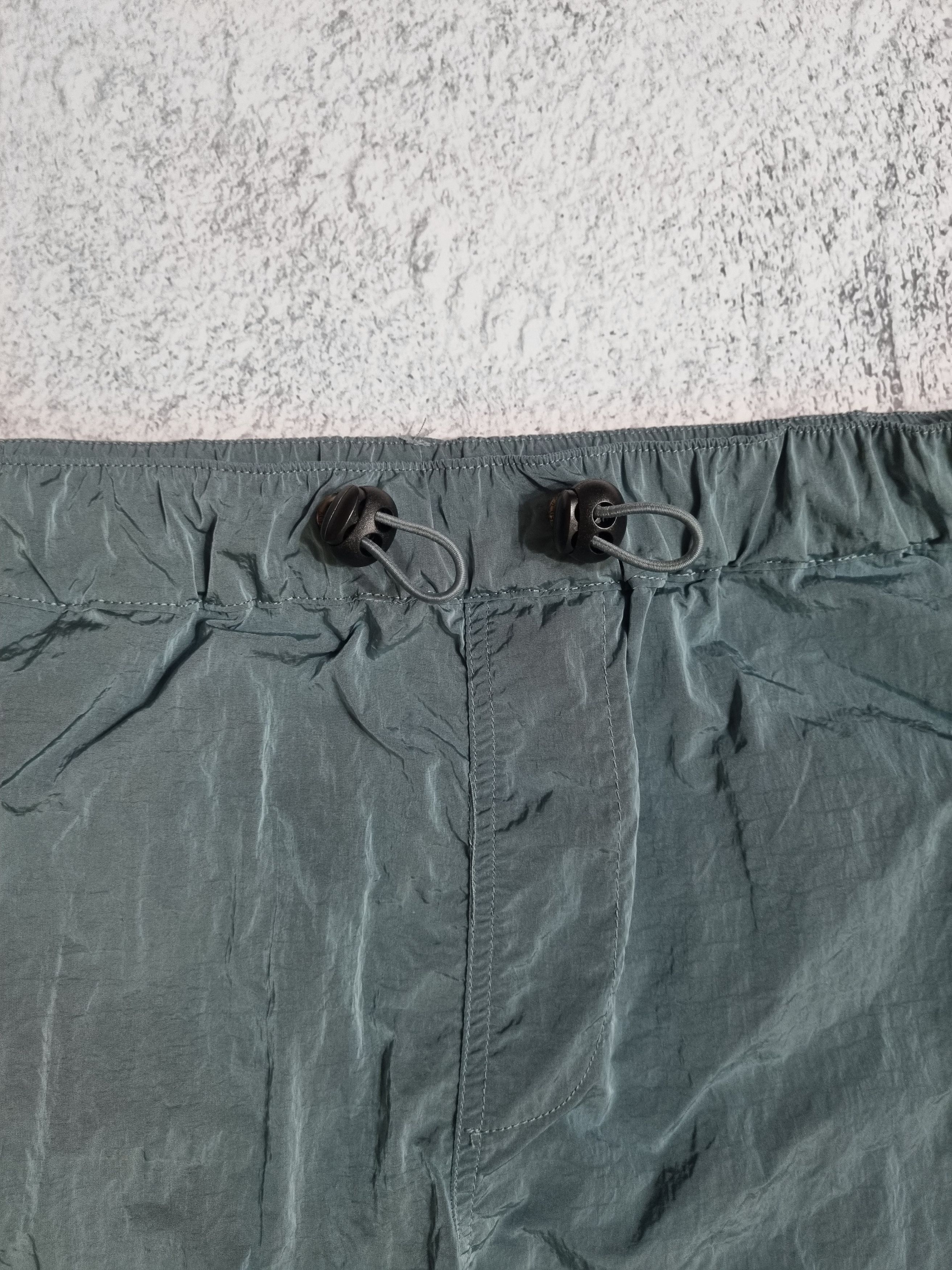 Ed Hardy Ed Hardy x Urban Outfitters Big Logo Metal Nylon Cargo Pants Size US 32 / EU 48 - 9 Thumbnail