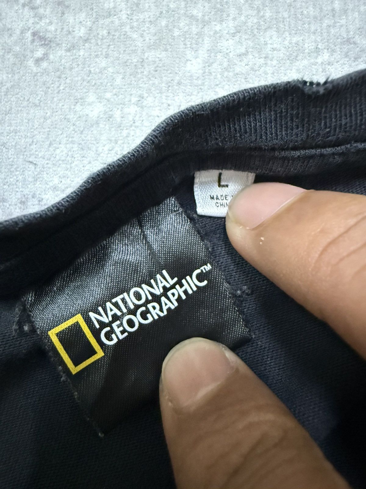 Uniqlo National Geographic X Uniqlo Vneck Tshirt Size US M / EU 48-50 / 2 - 8 Thumbnail