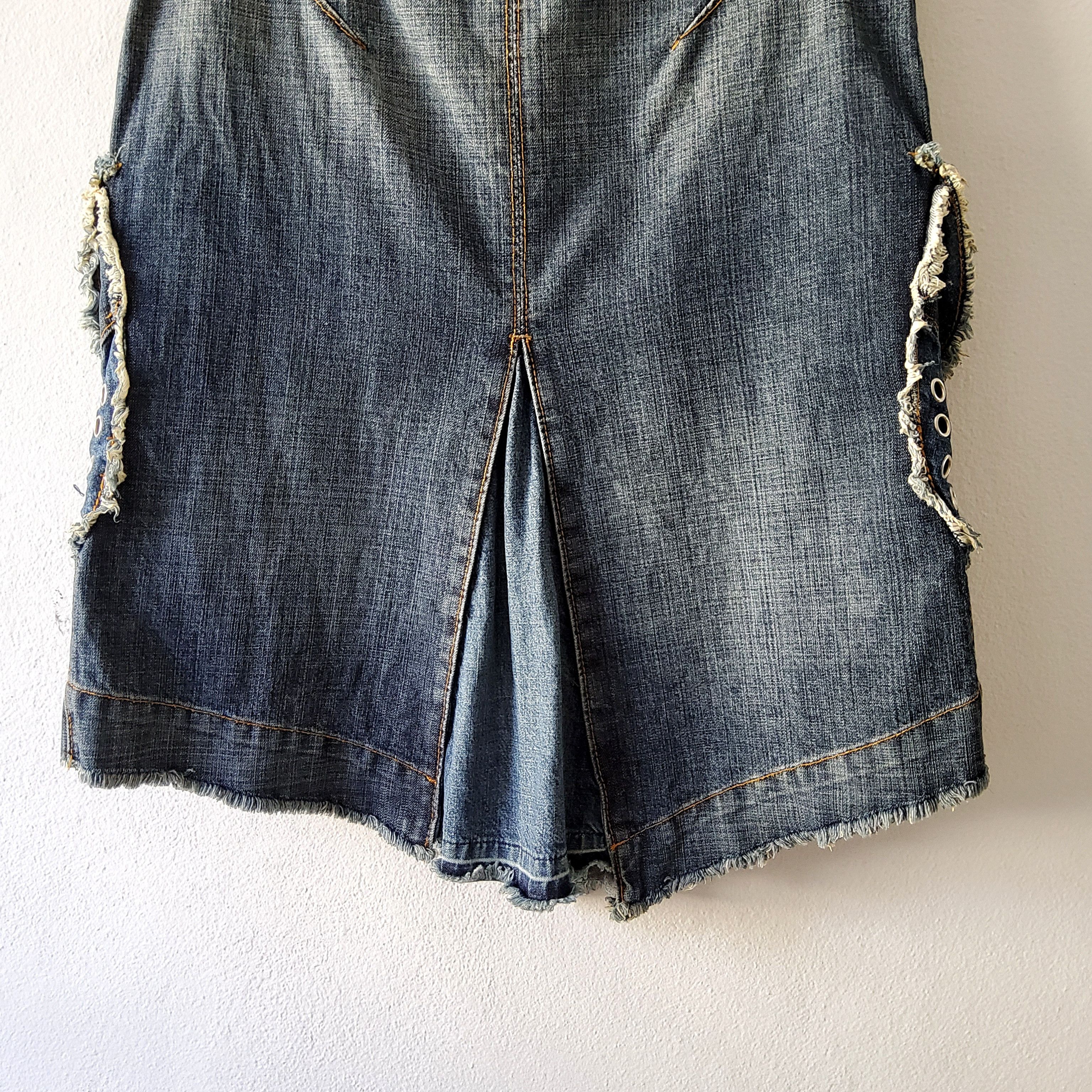 Miss Sixty Miss Sixty vintage y2k grunge cargo low rise denim skirt Size 32" / US 10 / IT 46 - 10 Thumbnail