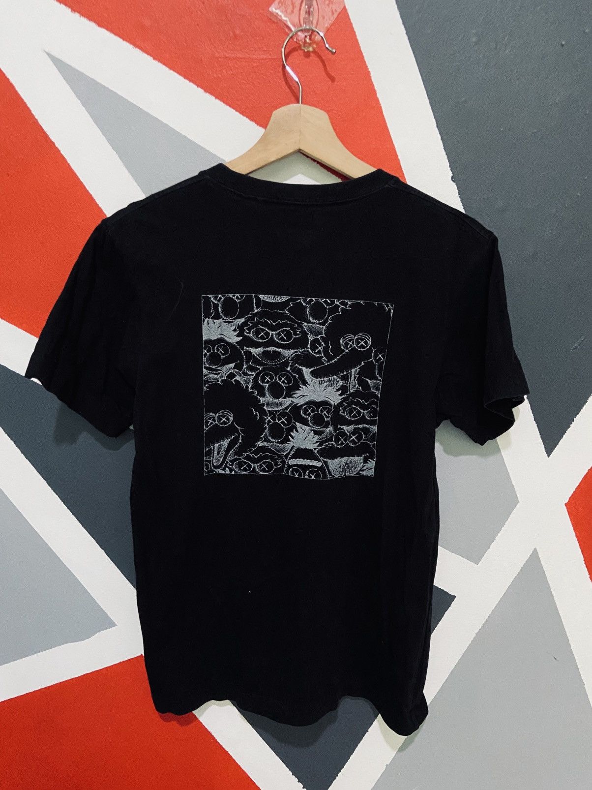 Kaws × Uniqlo KAWS X Sesame Street X Uniqlo Collab Shirt – Size US XS / EU 42 / 0 - 1 Thumbnail