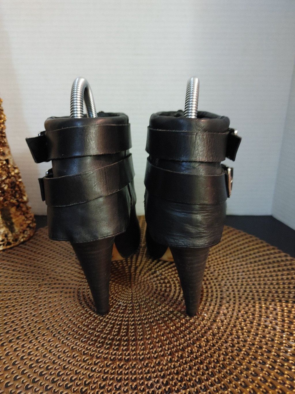 Vince Camuto Vince Camuto Leather Ankle Booties Size 6.5B Size US 6 / IT 36 - 5 Thumbnail