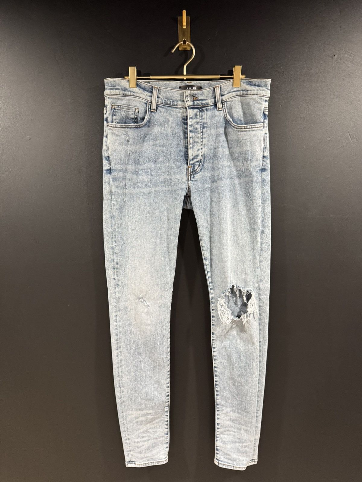 Amiri Amiri Faded Blue Distressed Knee Blowout Stacked Denim 34x33 Size US 34 / EU 50 - 2 Thumbnail