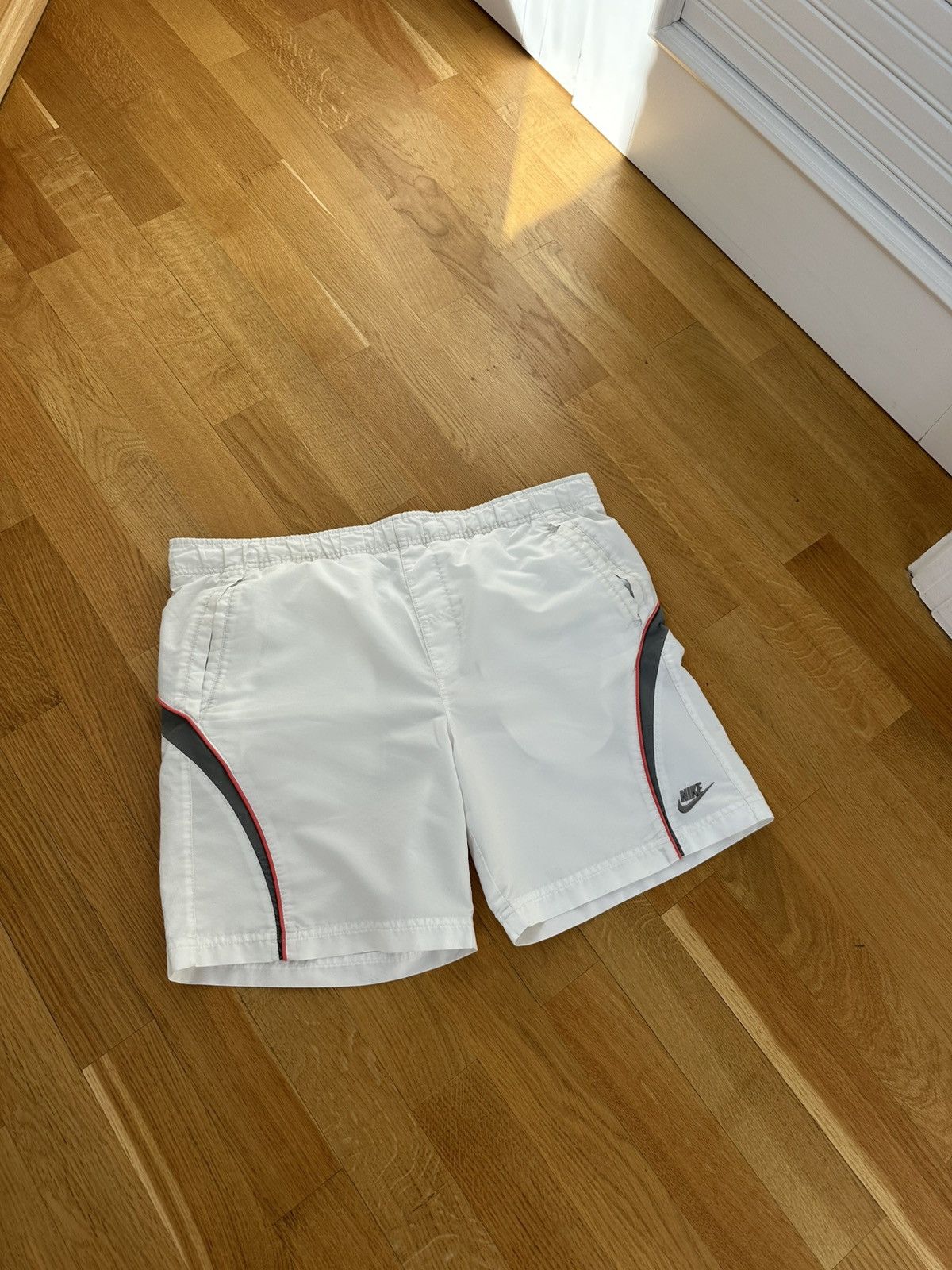 Nike Vintage Nike Shorts White Men M Size Fit Logo Size US 33 - 1 Thumbnail