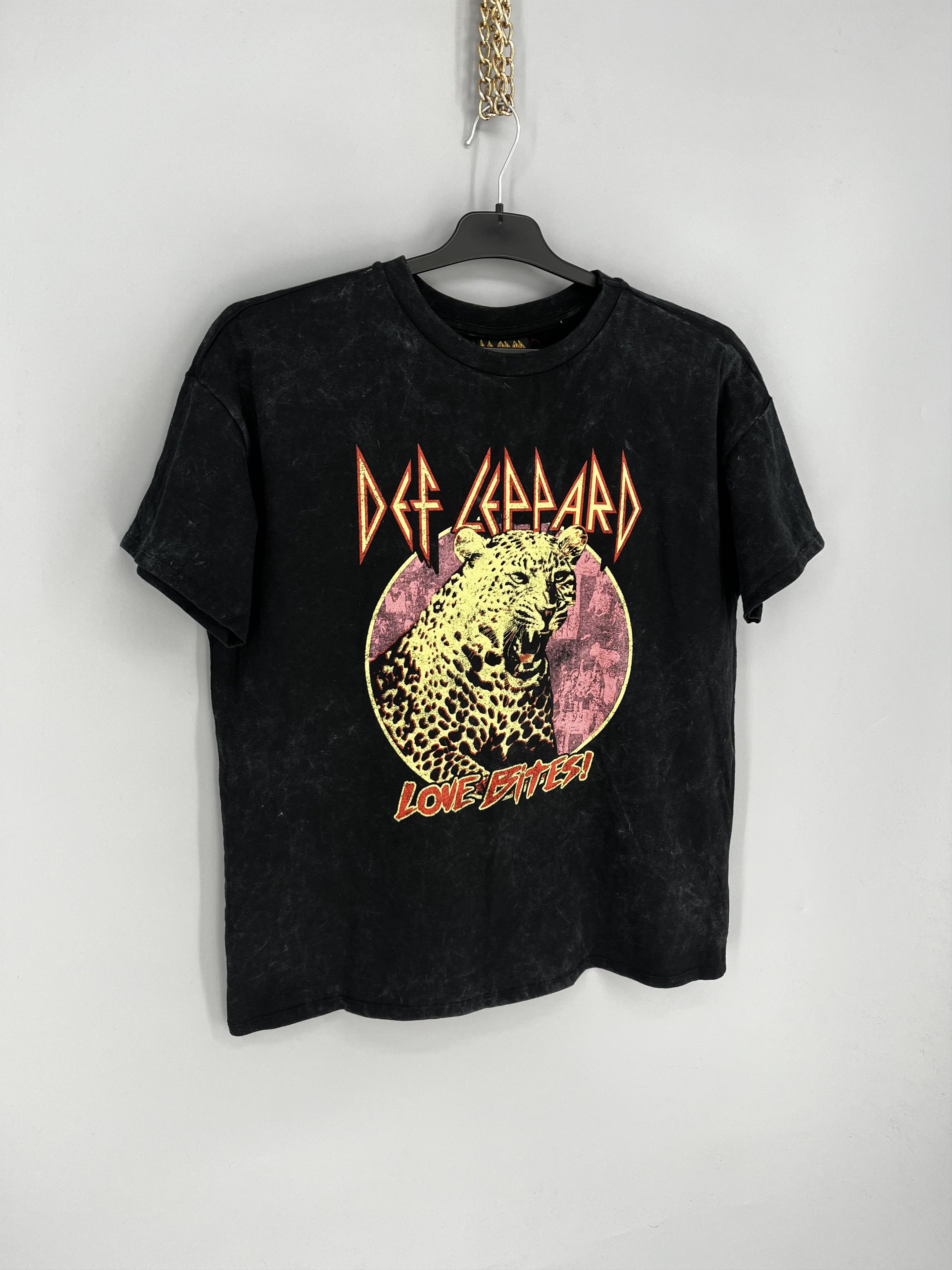 Band Tees Def Leppard Love Bites Hysteria Glam Metal Rock Band Tee S Size US S / EU 44-46 / 1 - 2 Thumbnail