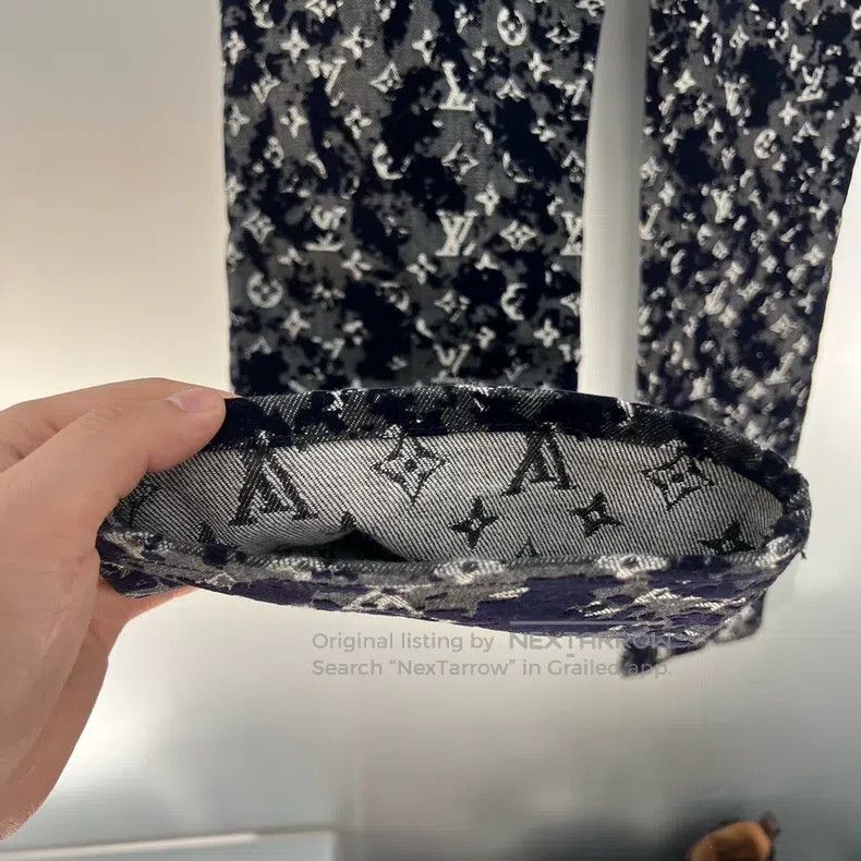 Louis Vuitton Louis Vuitton Old flower flocked full-print old flower tro Size US 34 / EU 50 - 4 Thumbnail