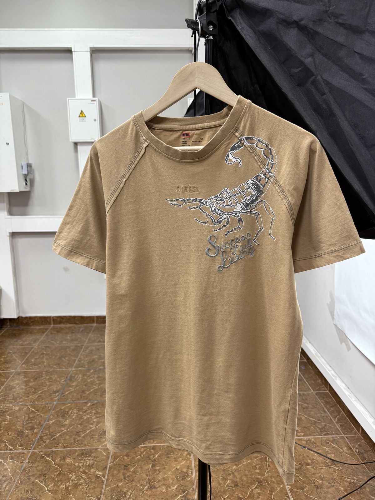 Diesel 🇺🇸 Vintage 90s Diesel Scorpion Success Is All Living T-Shirt Size US L / EU 52-54 / 3 - 1 Thumbnail