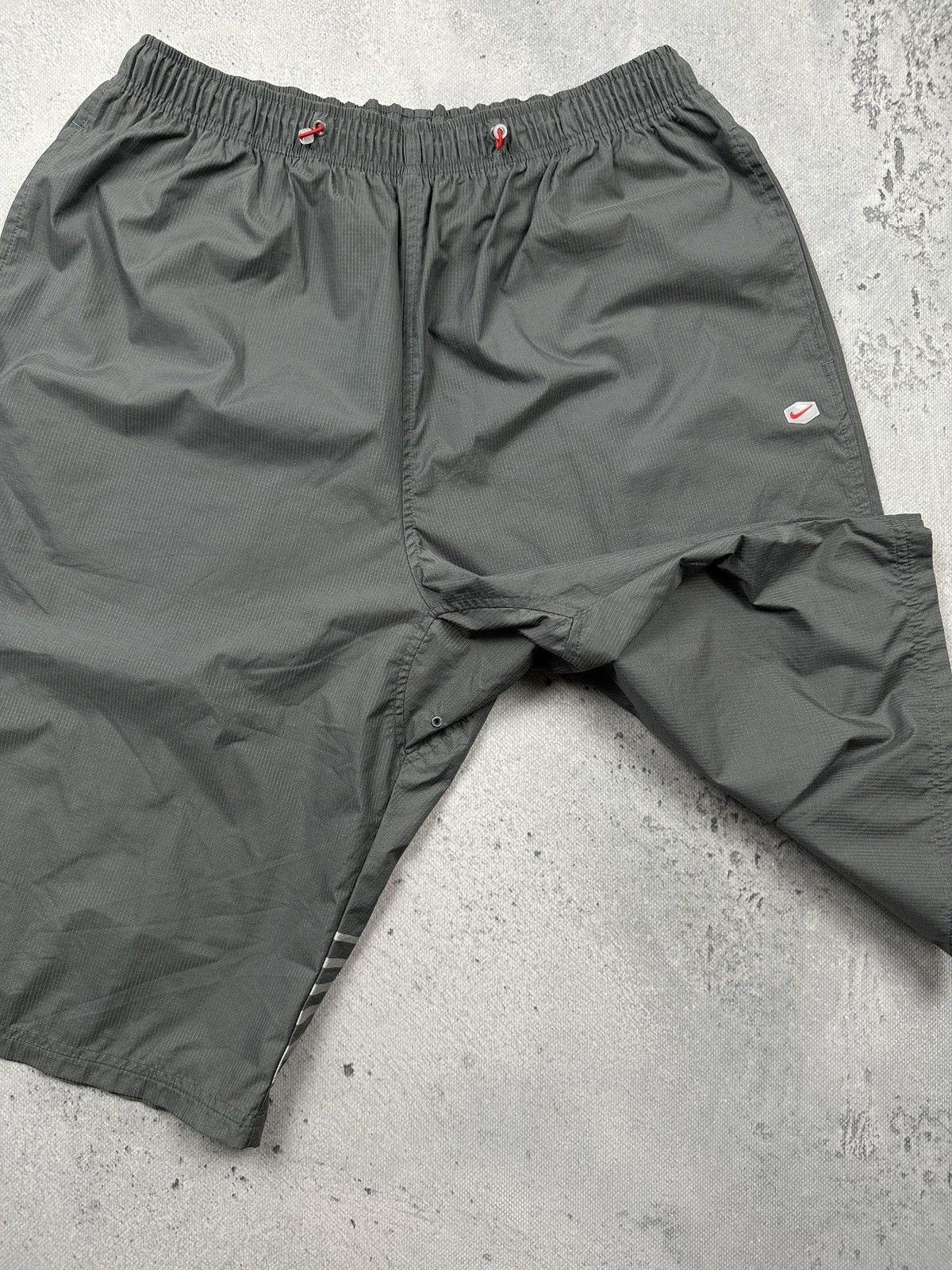 Nike Vintage Nike Ripstop Nylon Shorts TN Gray Red Swoosh 90s Y2K Size US 34 / EU 50 - 11 Thumbnail