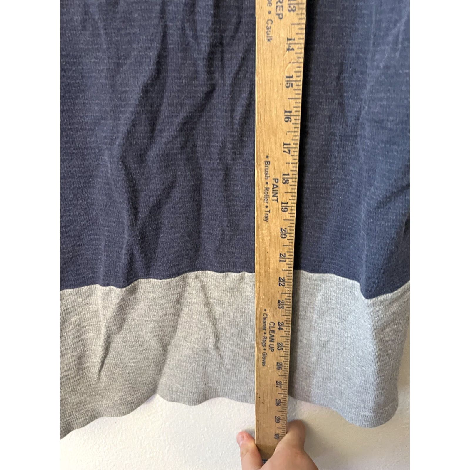 Tommy Hilfiger VINTAGE Tommy Hilfiger Tommy Jeans T-Shirt Tee Shirt Logo Embroidered Blue V-Neck Short Sleeve Adult Large Mens/ Men’s - Size L - Cotton Shirt Size US L / EU 52-54 / 3 - 4 Thumbnail