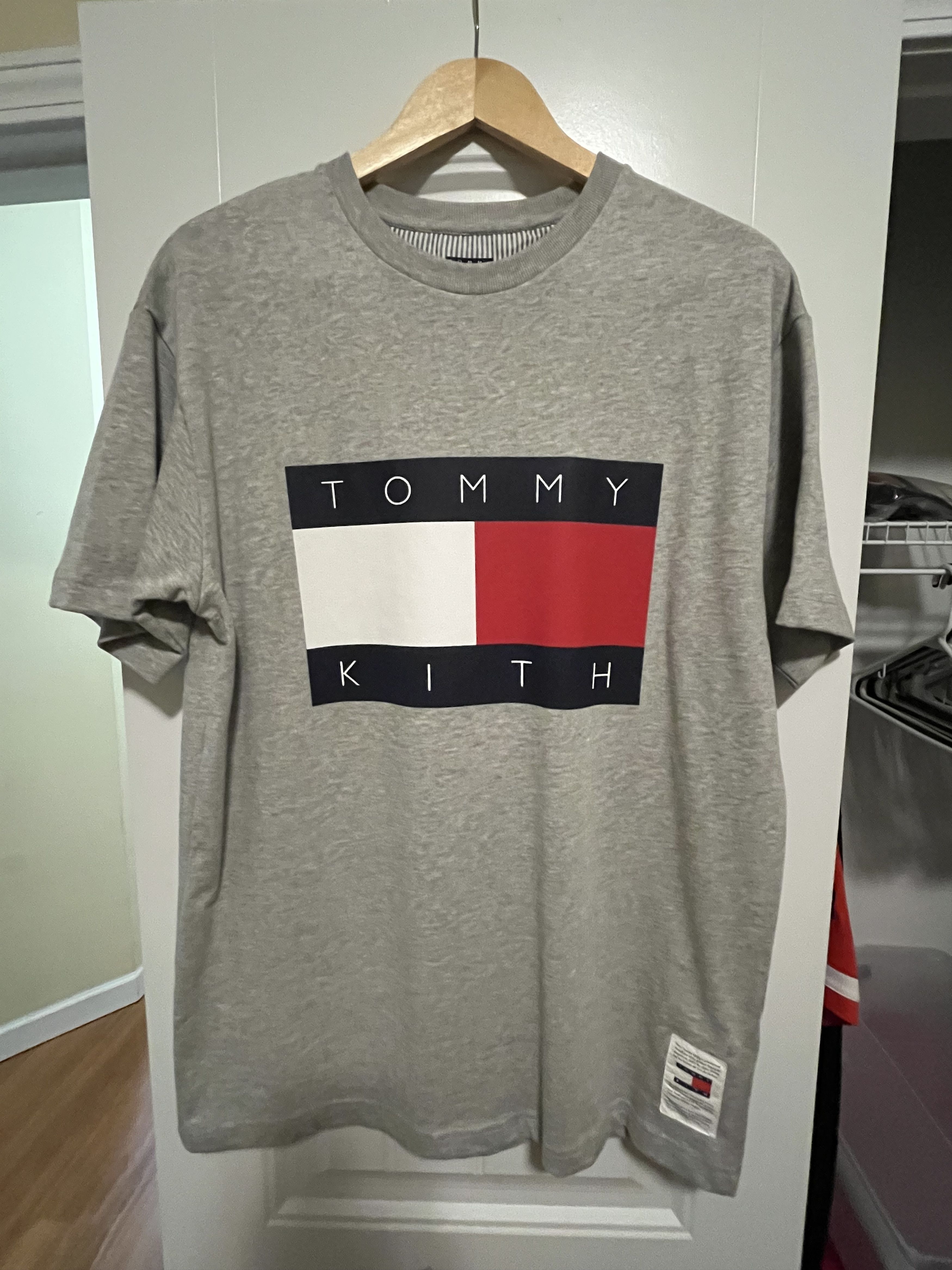 Kith × Tommy Hilfiger Kith x Tommy Hilfiger Flag Tee 'Grey' Size US S / EU 44-46 / 1 - 1 Thumbnail