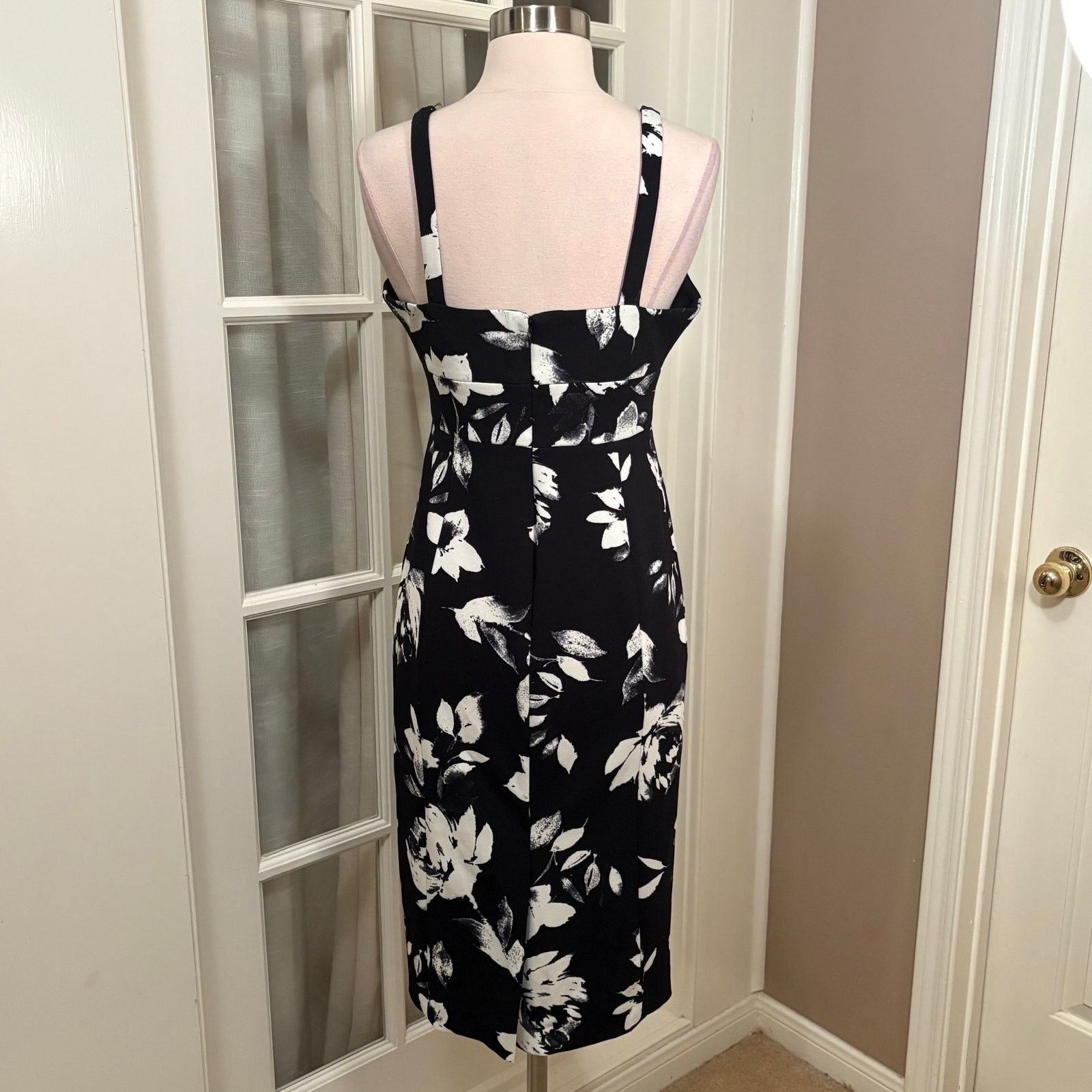 Other Ivanka Trump Scuba Crepe Floral Hardware Strap Sheath Dress Size M / US 6-8 / IT 42-44 - 2 Thumbnail