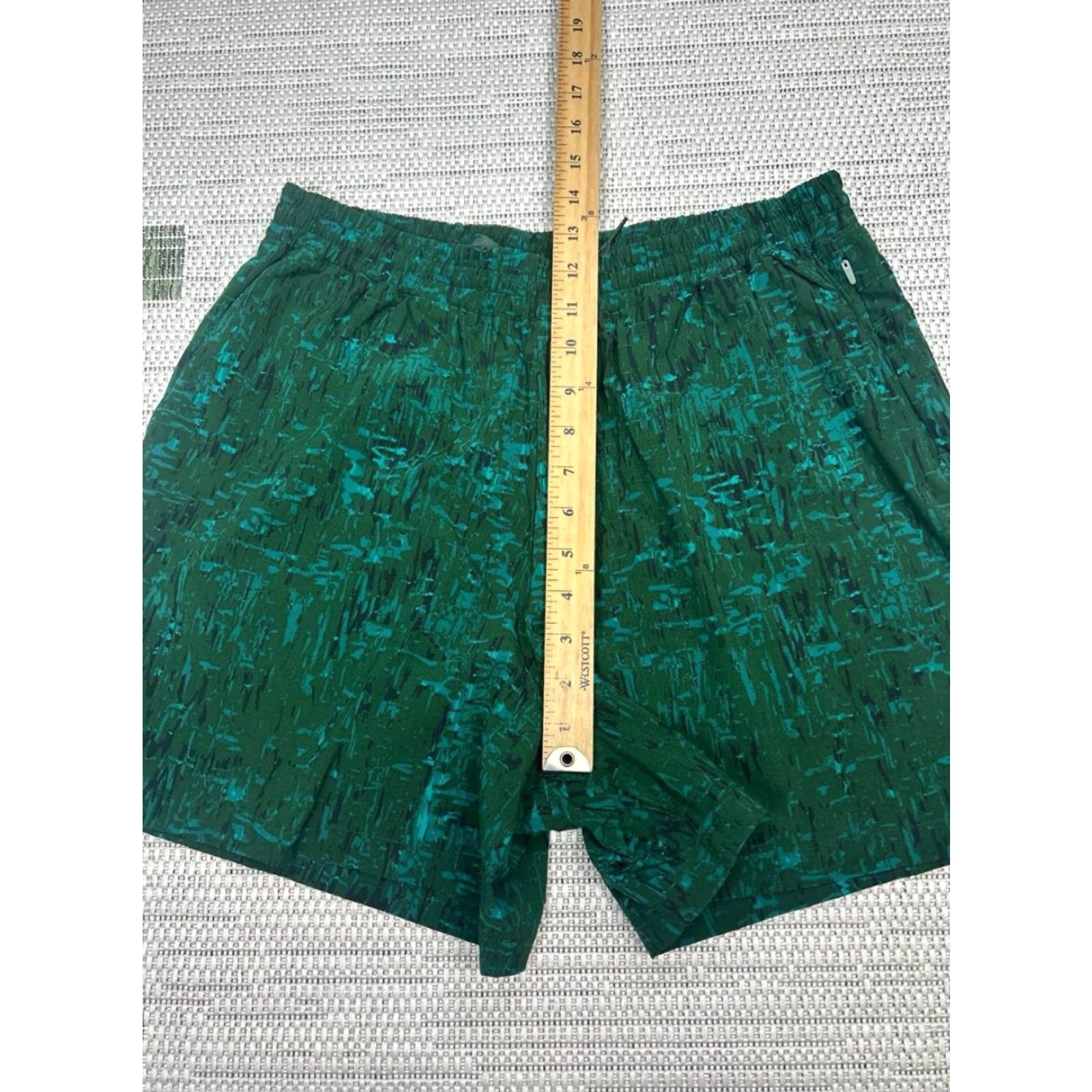 LIV Outdoor Outdoor Voices Mens Outdoor Camouflage Logo Rec Shorts Green 7in Inseam Drawstring Breathable Stretch Athletic Activewear Regular L Size US 33 - 7 Thumbnail