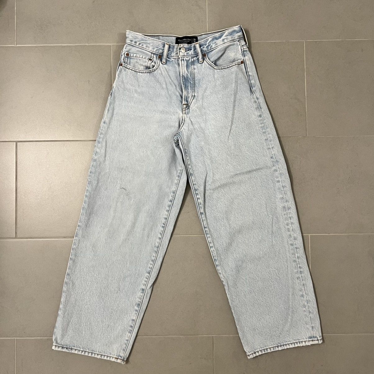 Abercrombie & Fitch Abercrombie & Fitch Ultra Baggy Jeans Light Wash 28Wx30L Size US 28 / EU 44 - 1 Thumbnail