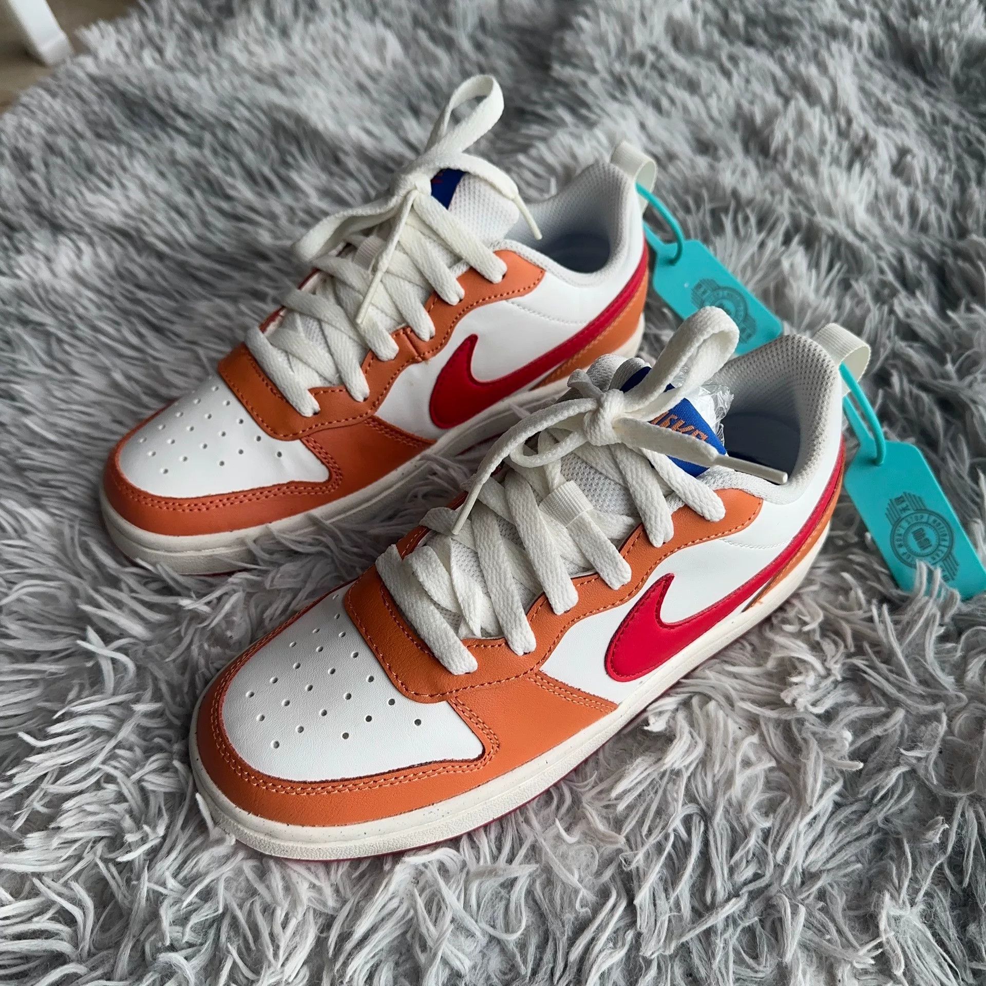 Nike Nike White Lowtop Sneakers 36 Men Size US 5 / EU 37 - 1 Thumbnail
