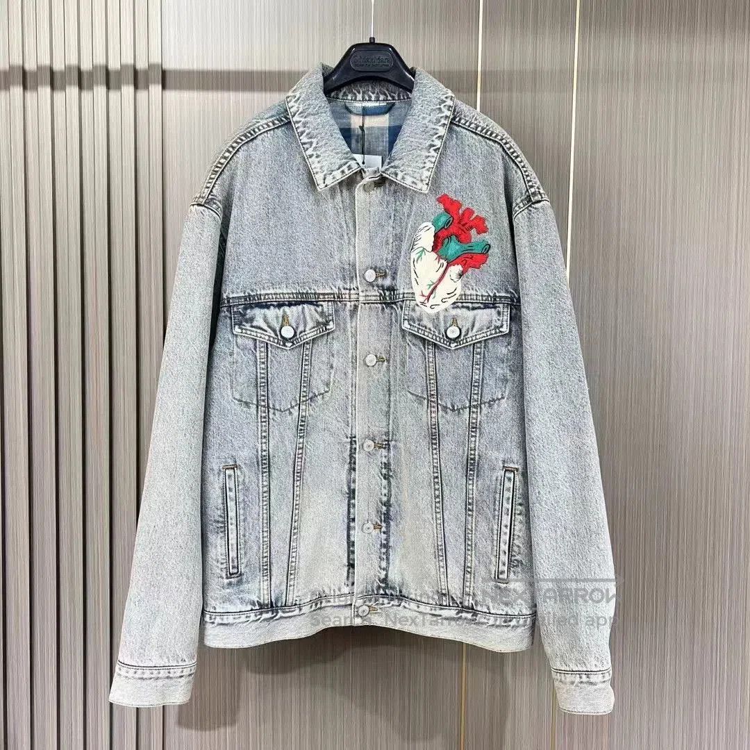 Gucci gucci embroidered denim jacket with skull design. Size US L / EU 52-54 / 3 - 1 Thumbnail