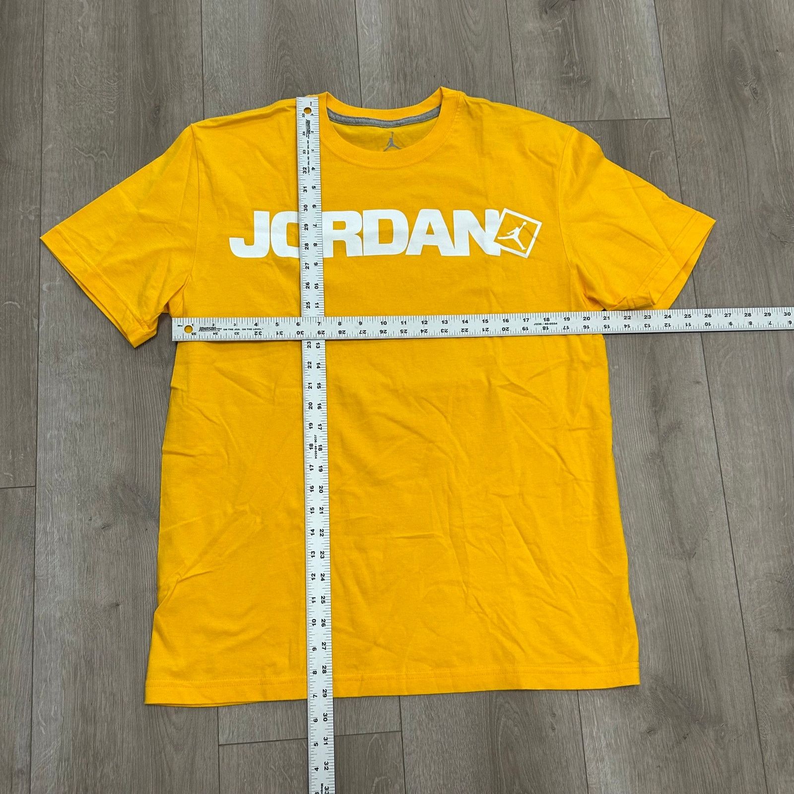 Jordan Brand Nike Jordan Block Letters Yellow White Tee T Shirt Size US L / EU 52-54 / 3 - 4 Thumbnail