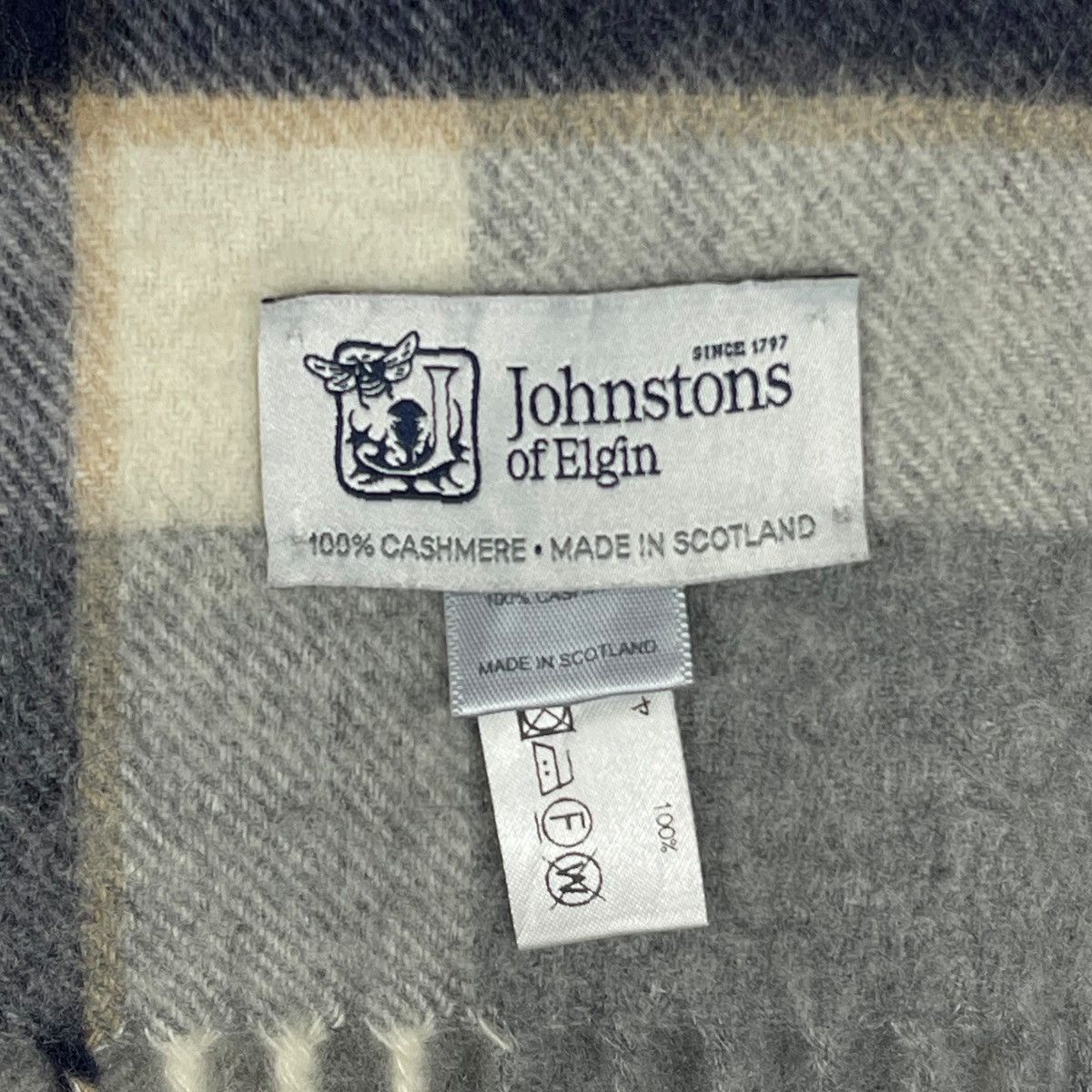 Johnstons Of Elgin Vintage Johnston Of Elgin Large Scarf Muffler Size ONE SIZE - 8 Thumbnail
