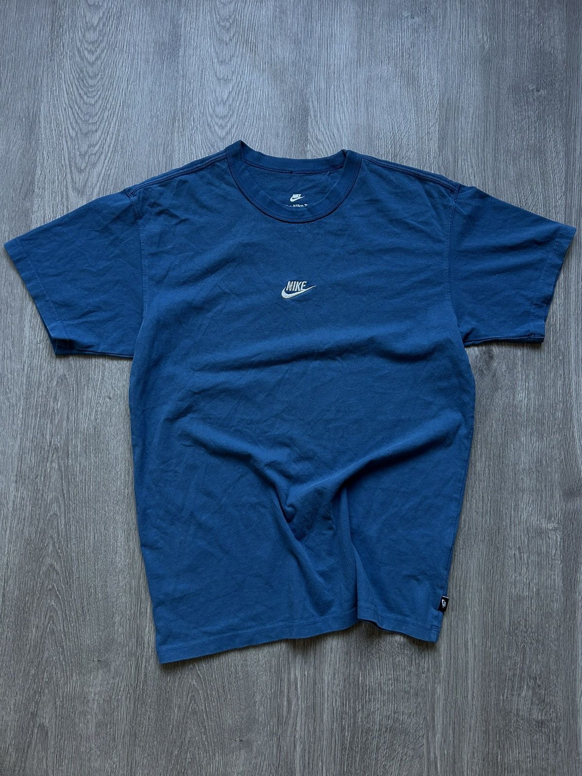 Nike T-SHIRT NIKE CENTRAL SWOOSH 🔘 STREETWEAR, SPORTSWEAR 🔘 M Size US M / EU 48-50 / 2 - 1 Thumbnail