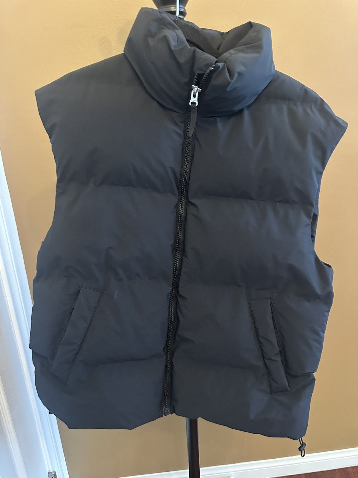 H&M PUFFER VEST Size US L / EU 52-54 / 3 - 1 Thumbnail