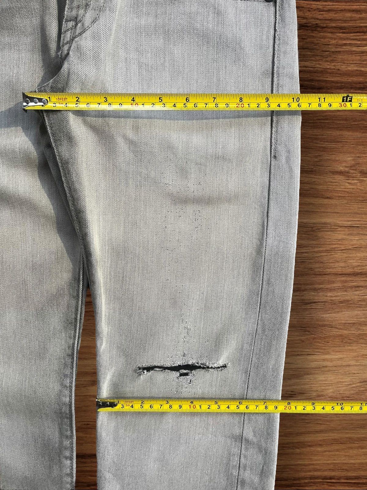Levi's × Levi's Vintage Clothing Vintage Y2K Levi’s Grey Wash Distressed Slim Straight Jeans Size US 28 / EU 44 - 15 Thumbnail