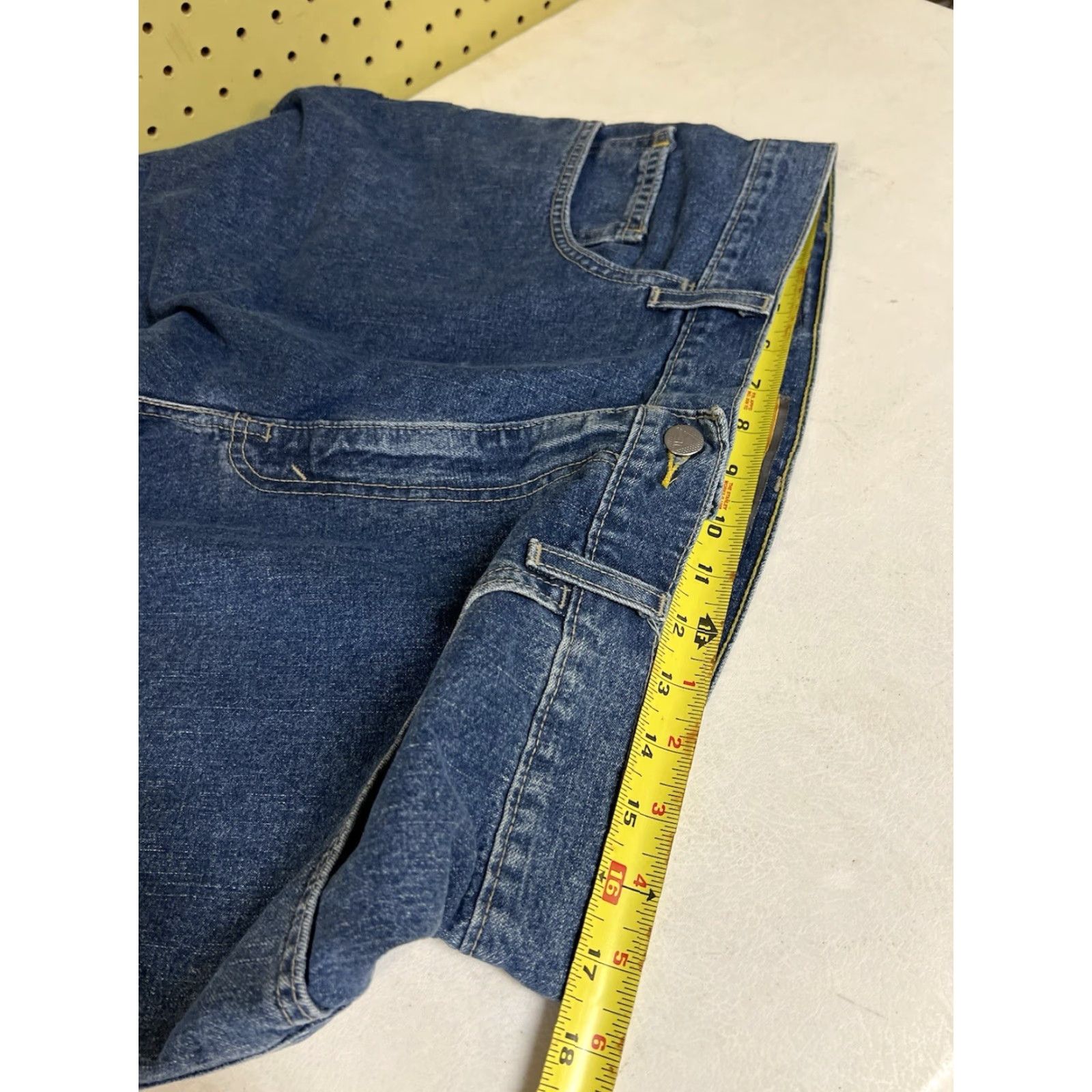 Levi's VINTAGE Levi's Silver Tab Blue Jean Shorts Bermuda Men 34” Loose Fit 90s Y2K Mint Relaxed Regular Size 34 Mens Size US 34 / EU 50 - 6 Thumbnail