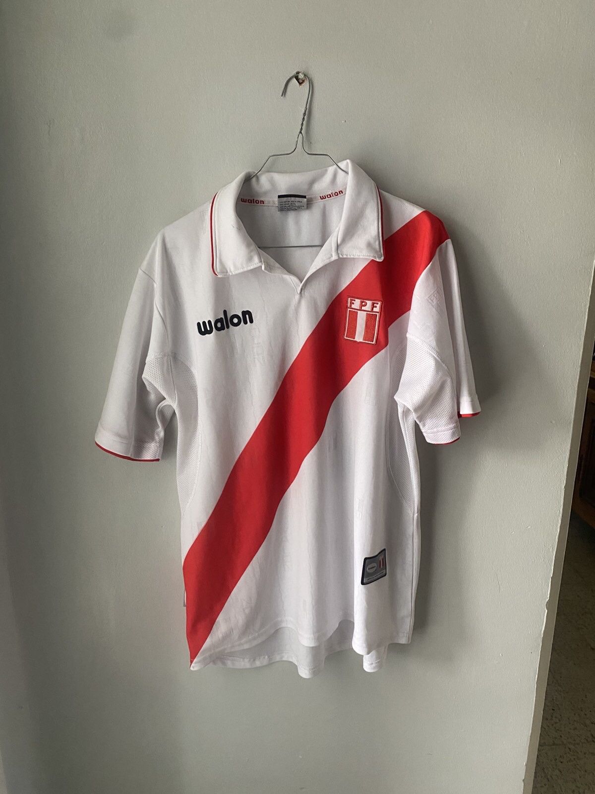 Vintage 11 Walon Peru Alex 2006 home jersey Size US L / EU 52-54 / 3 - 1 Thumbnail