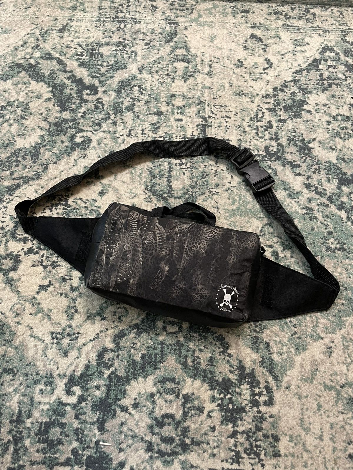Mastermind Japan × Roen Roen By Hiromu Takahara “Love & Peace” Crossbody Bag Size ONE SIZE - 2 Thumbnail