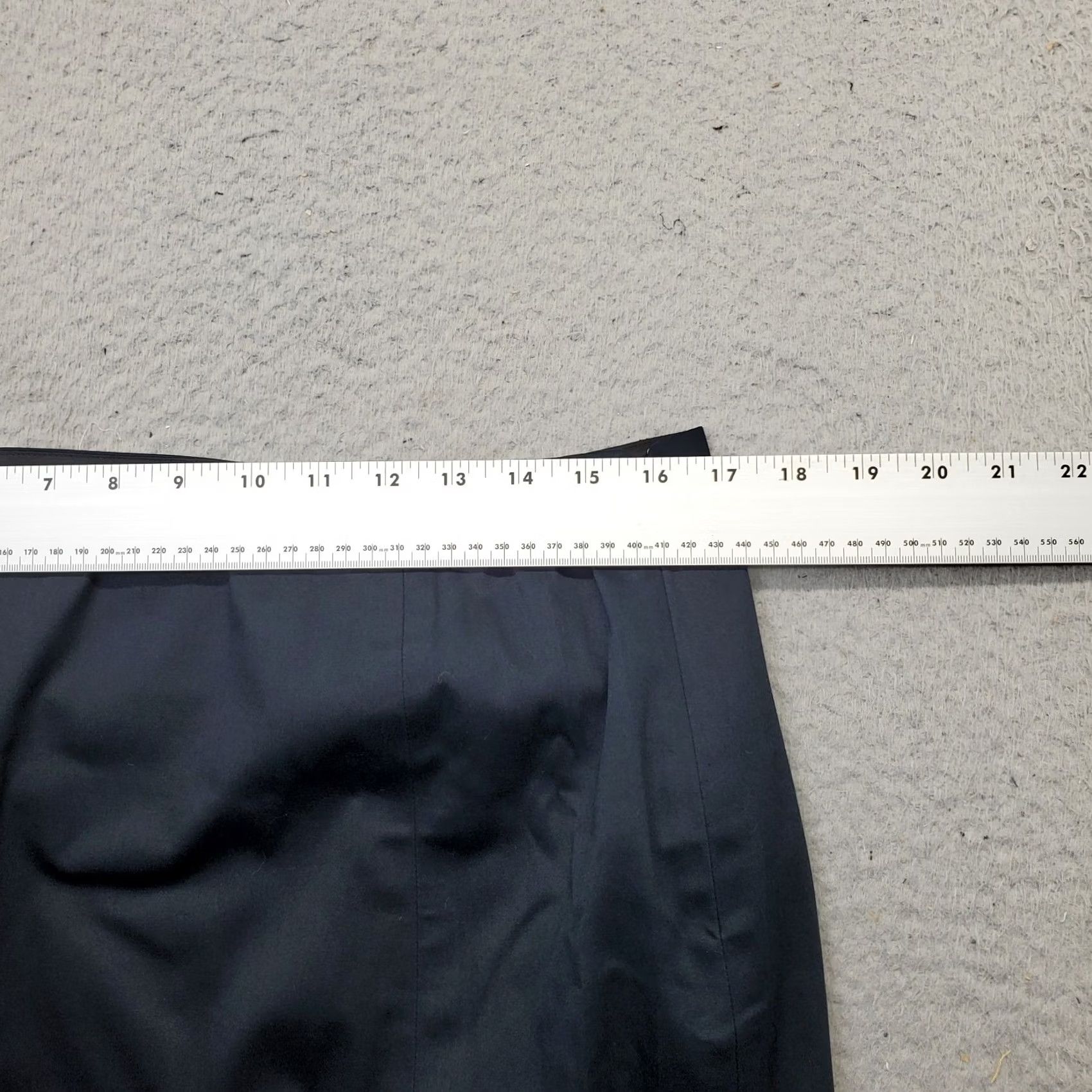 Vintage Apostrophe Women's Skirt: Straight & Pencil, Size 12, Black Cotton Stretch, Side Zip, 16.75" Waist, 23.25" Length, Pre-owned Size 34" / US 12 / IT 48 - 4 Thumbnail