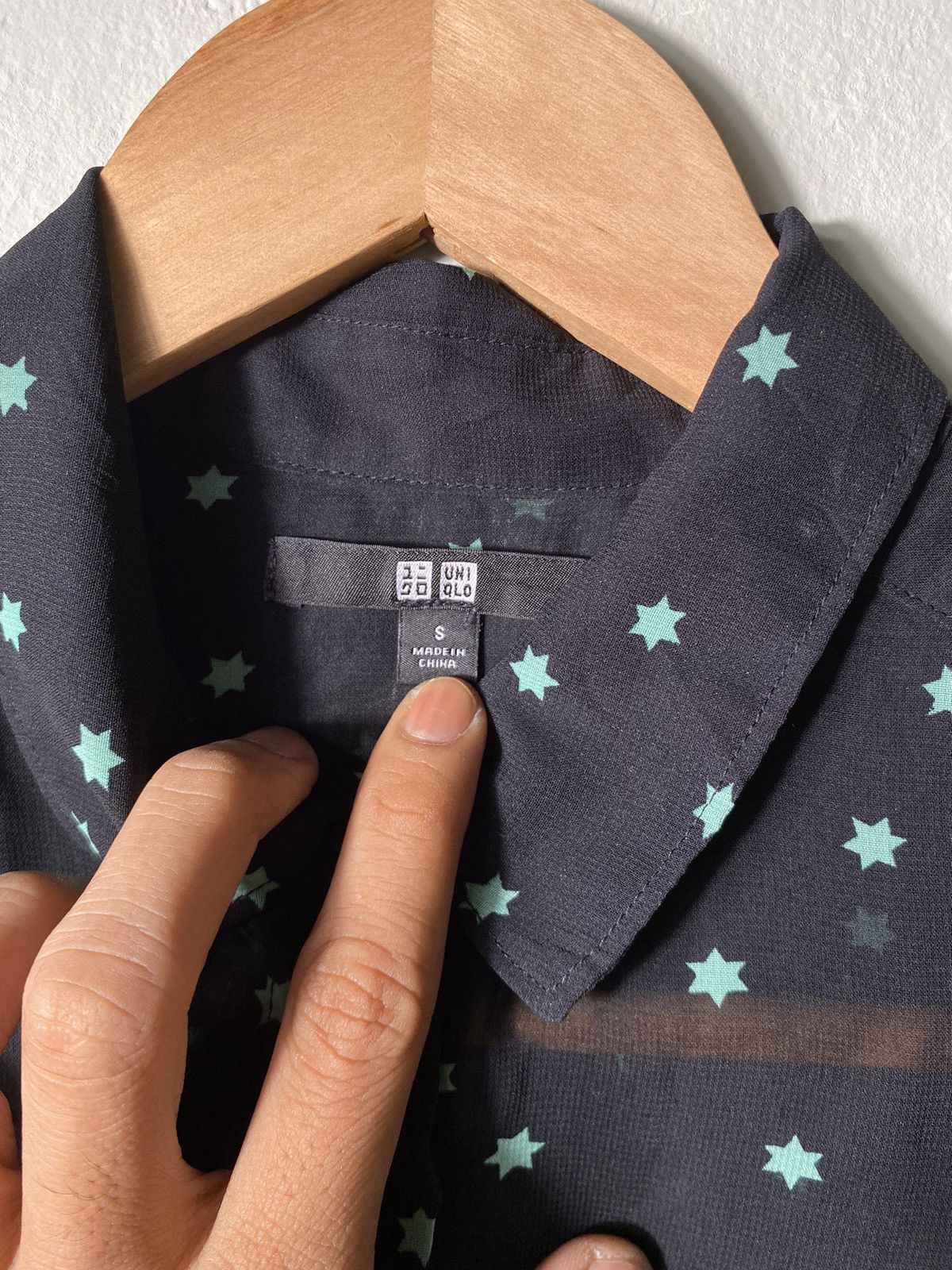 Uniqlo UNIQLO Button Ups A Sky Full Of Stars Size US S / EU 44-46 / 1 - 6 Thumbnail